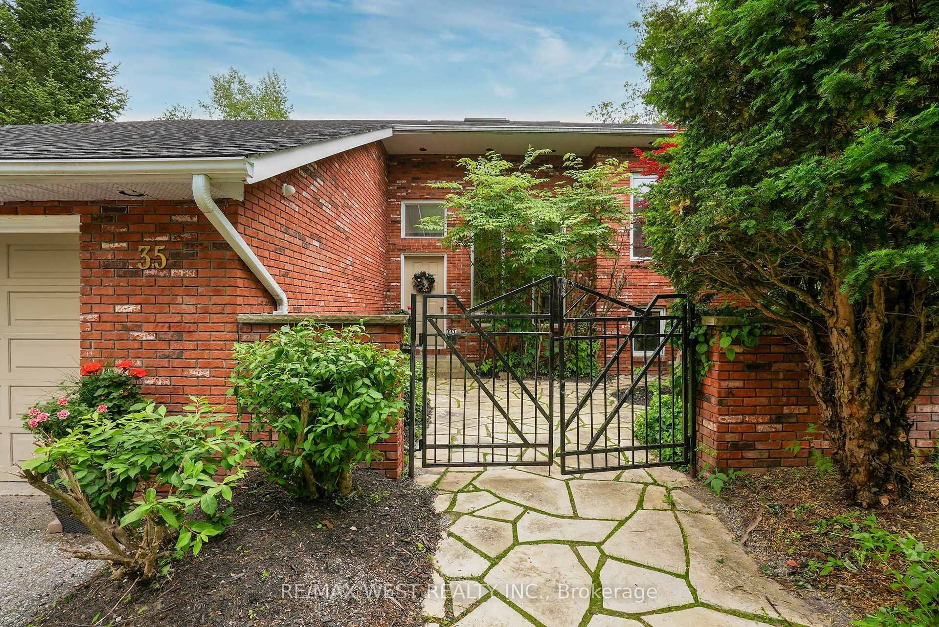 Home with brick exterior material, street for 35 Jodies Lane, Springwater Ontario L0L 1X1