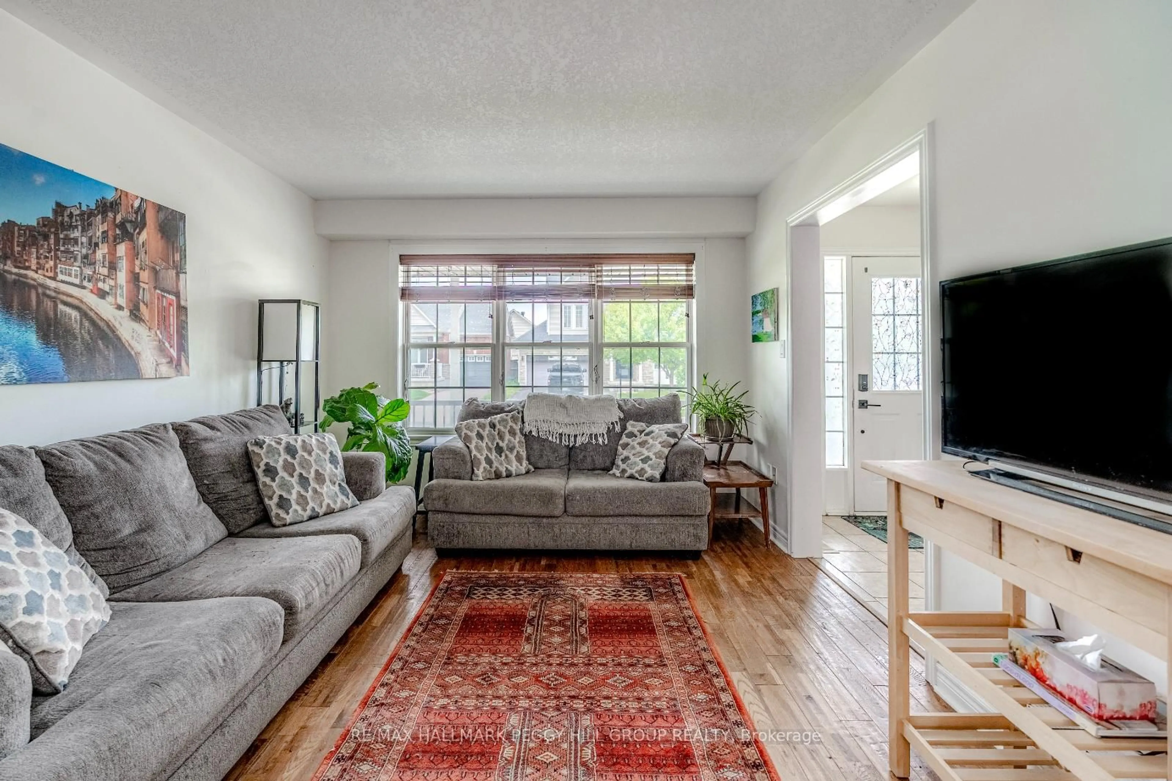 Living room with furniture, unknown for 29 Brookwood Dr, Barrie Ontario L4N 0Z1
