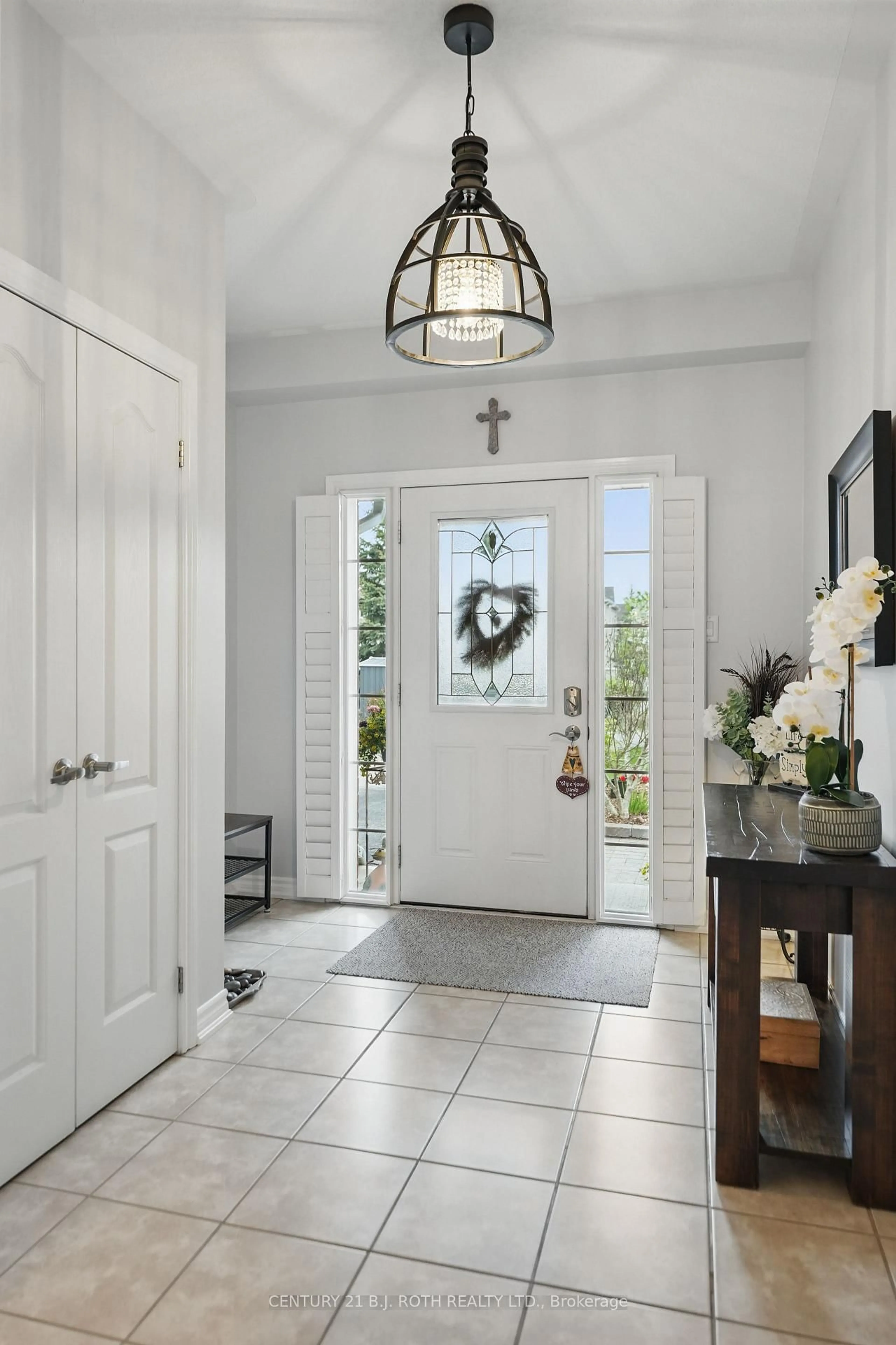 Indoor entryway for 4 CLAUDIO Cres, Barrie Ontario L4N 6L5