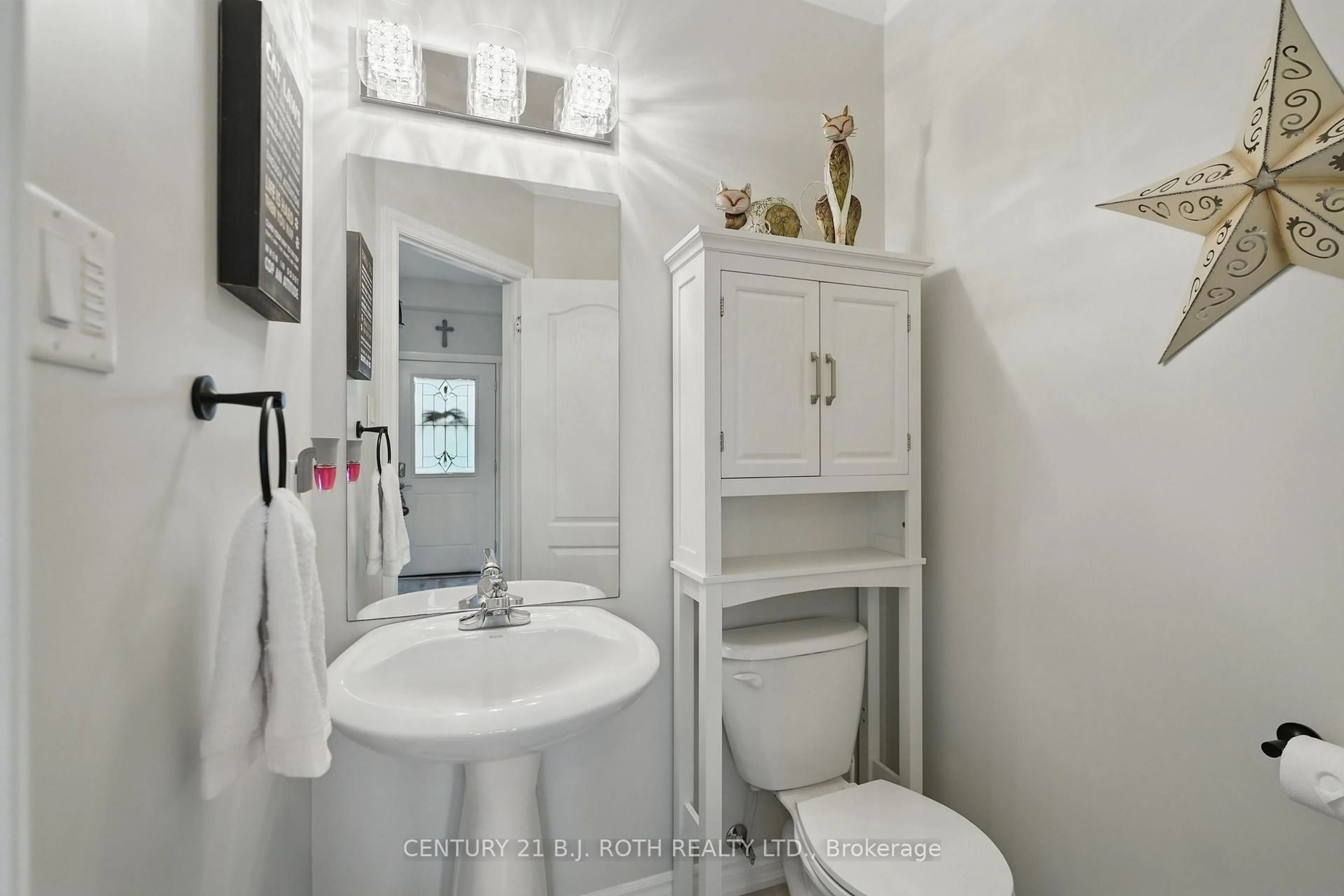 Standard bathroom, ceramic/tile floor for 4 CLAUDIO Cres, Barrie Ontario L4N 6L5