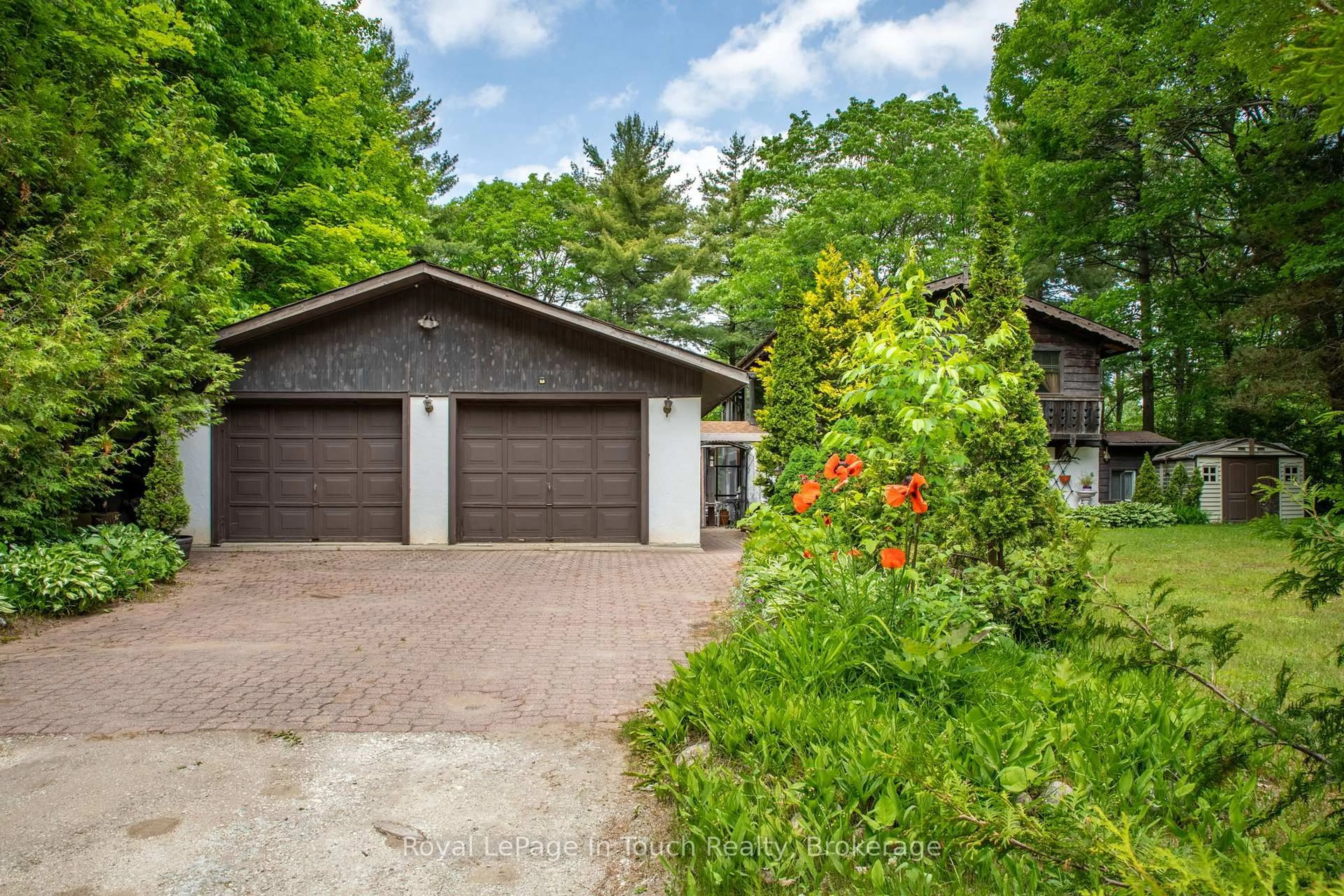 A pic from outside/outdoor area/front of a property/back of a property/a pic from drone, street for 62 Tucson Rd, Tiny Ontario L9M 0B6