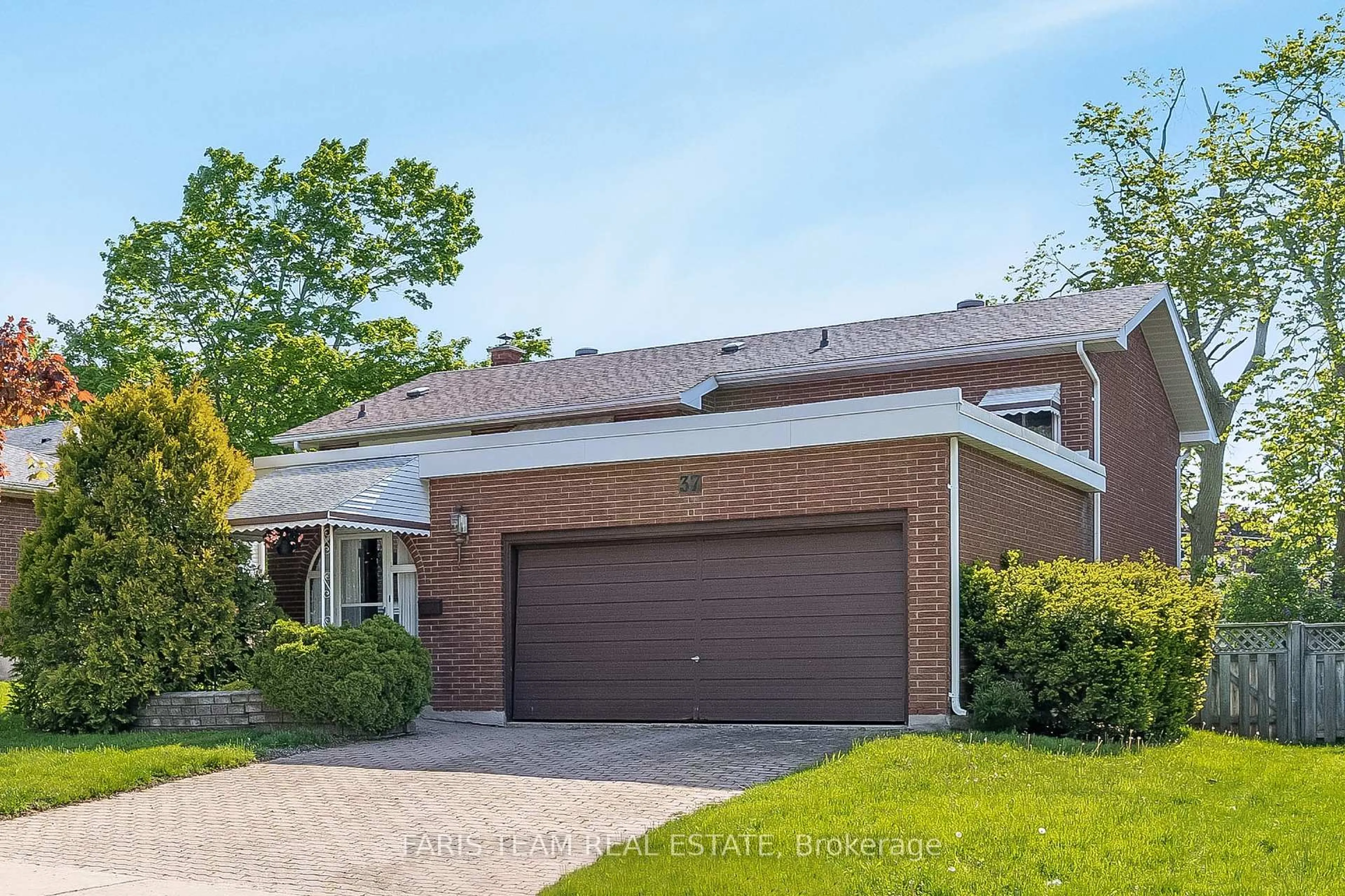 Home with brick exterior material, street for 37 Varden Ave, Barrie Ontario L4M 4P2