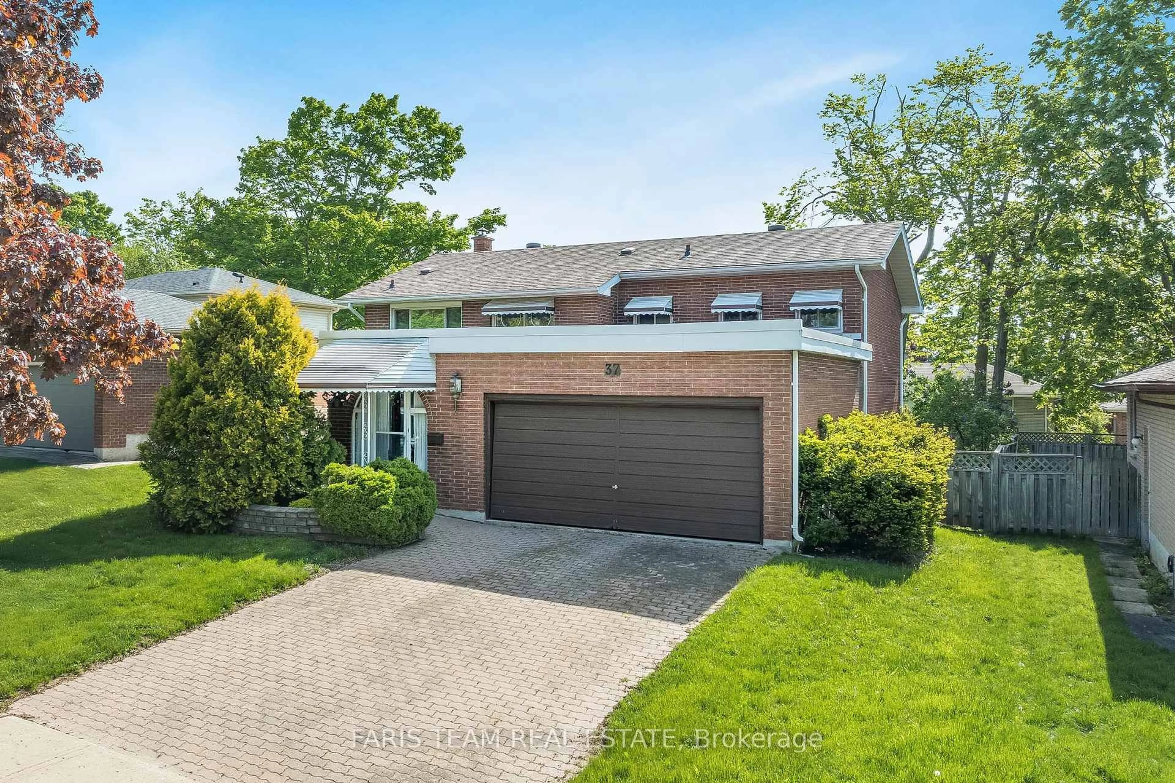 Home with brick exterior material, street for 37 Varden Ave, Barrie Ontario L4M 4P2