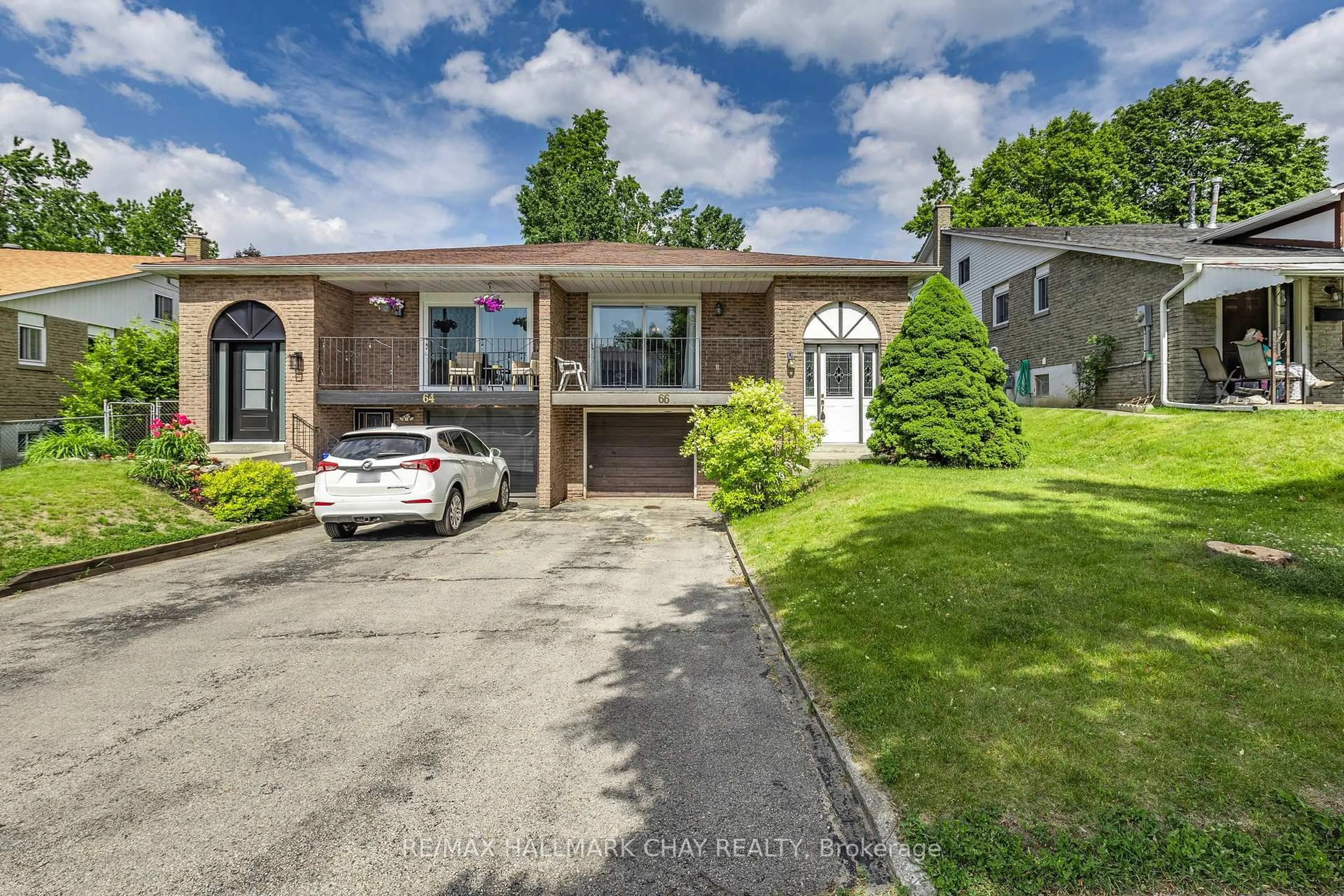 A pic from outside/outdoor area/front of a property/back of a property/a pic from drone, street for 66 HIGHCROFT Rd, Barrie Ontario L4N 2X7