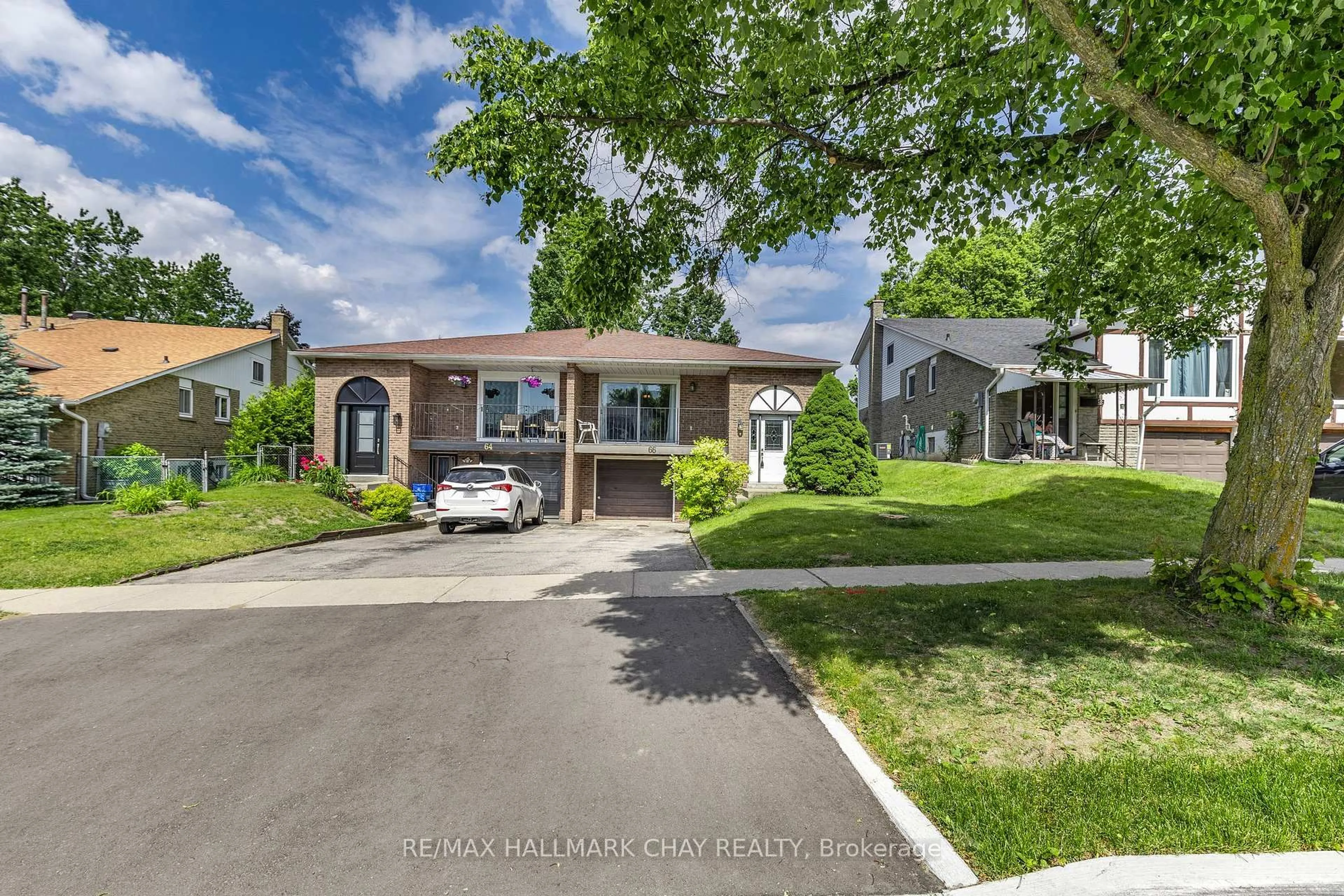 A pic from outside/outdoor area/front of a property/back of a property/a pic from drone, street for 66 HIGHCROFT Rd, Barrie Ontario L4N 2X7