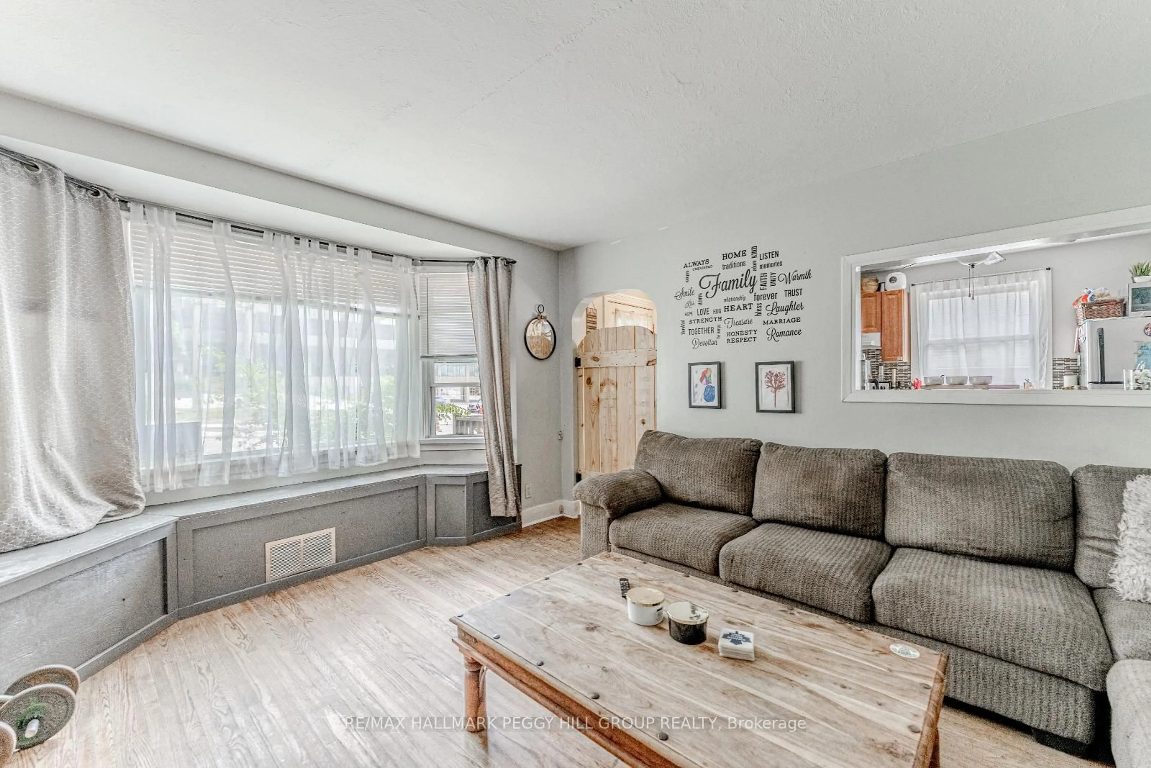 Living room with furniture, unknown for 114 Maple Ave, Barrie Ontario L4N 1S4