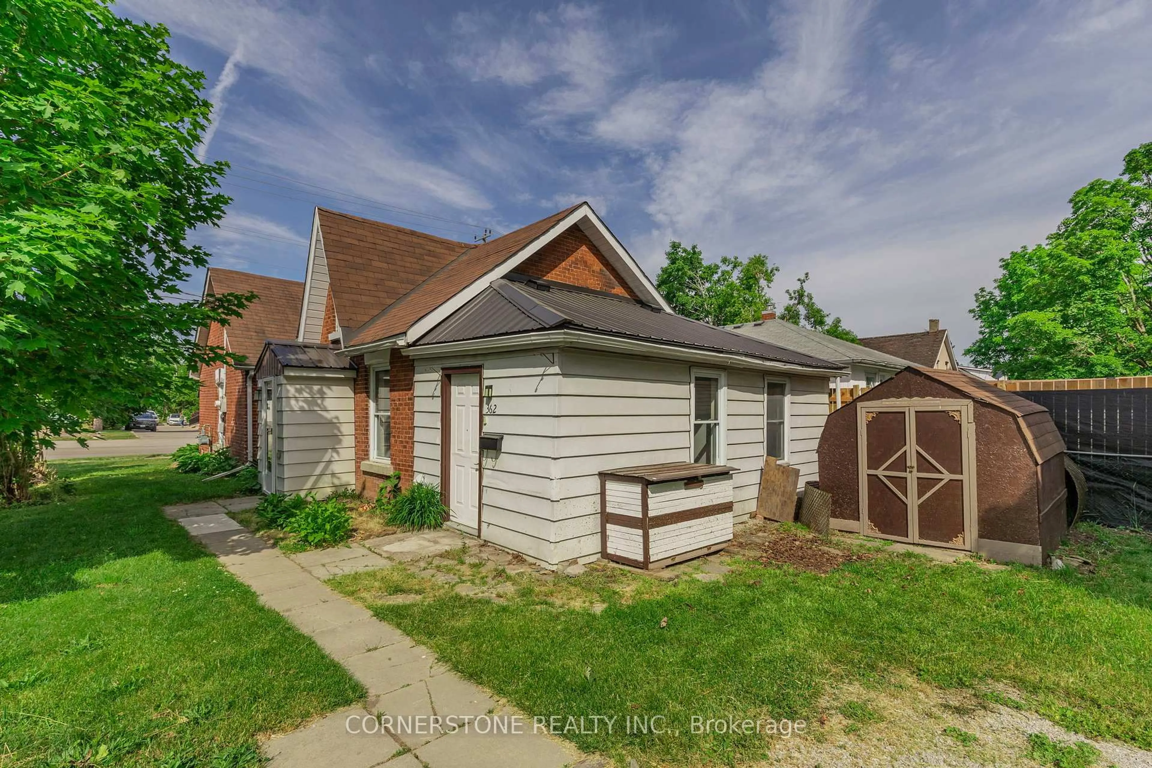 A pic from outside/outdoor area/front of a property/back of a property/a pic from drone, street for 362 West St, Orillia Ontario L3V 5E6