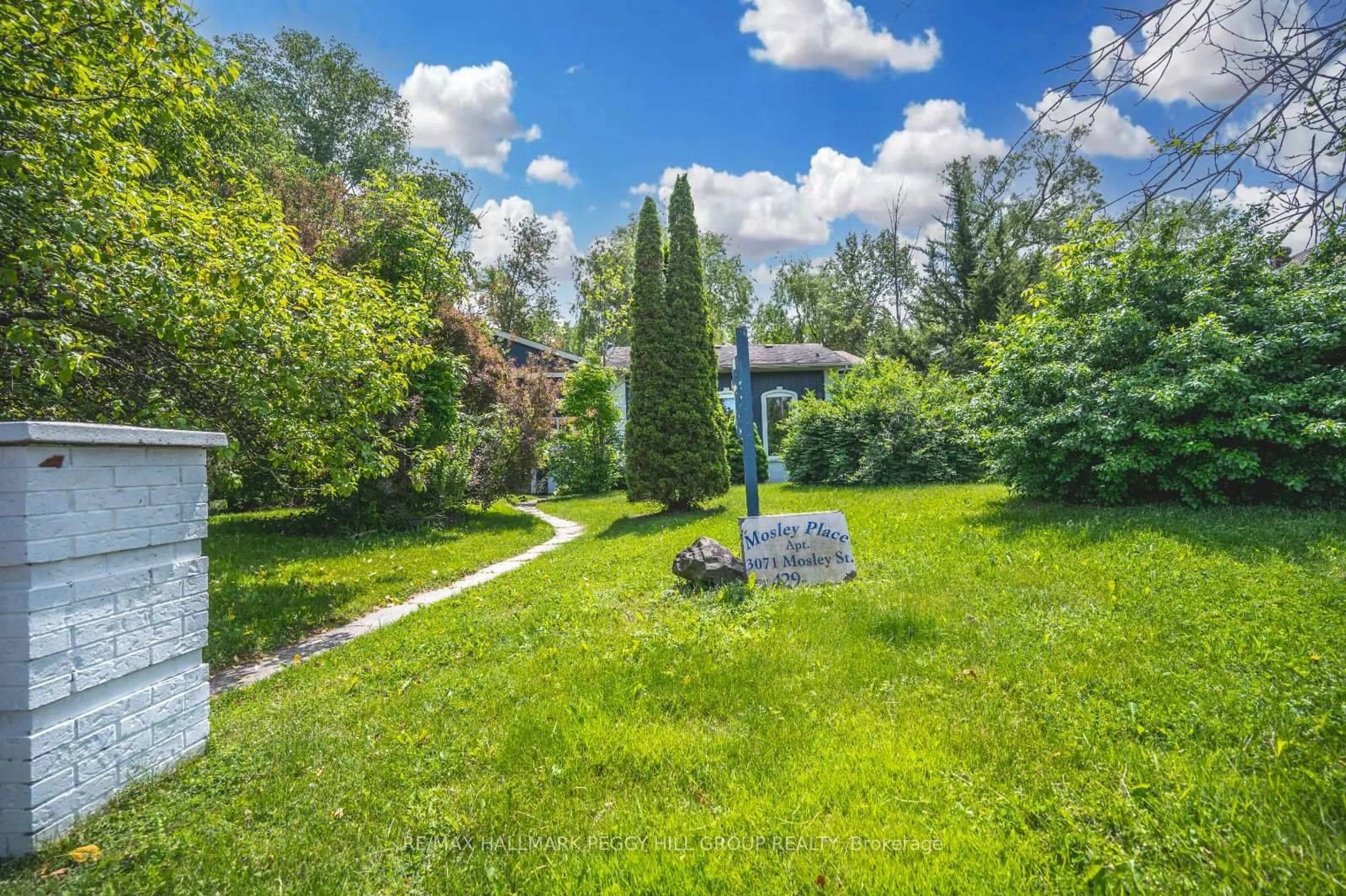 Patio, unknown for 3071 Mosley St, Wasaga Beach Ontario L9Z 1W7