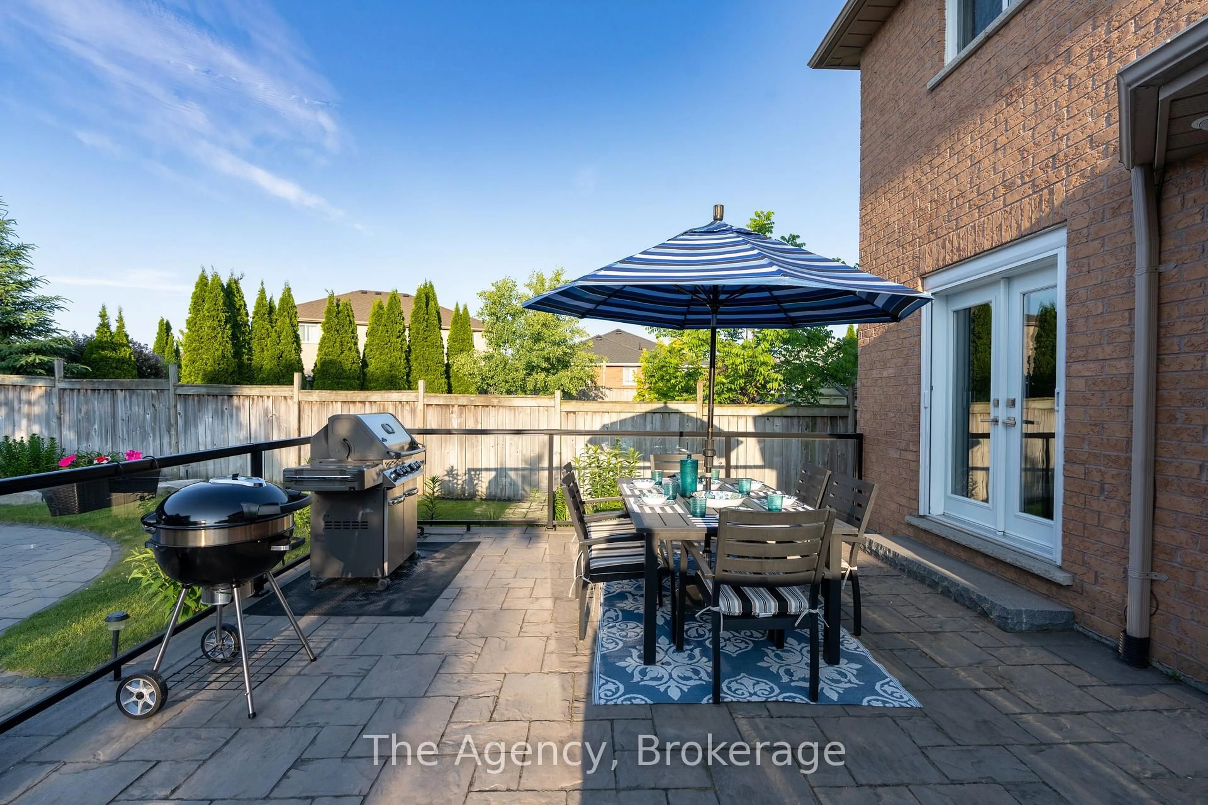 Patio, water/lake/river/ocean view for 7 Higgin Crt, Barrie Ontario L4N 0R1