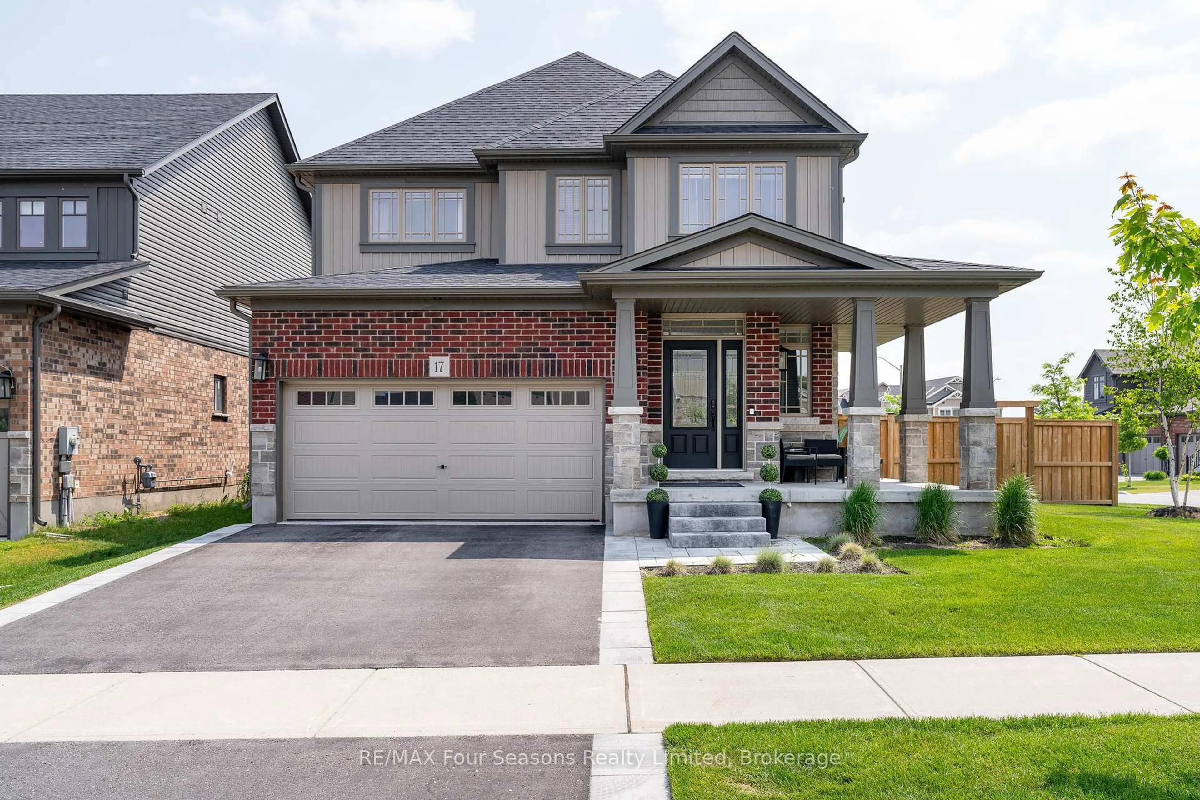 Home with brick exterior material, street for 17 Spencer St, Collingwood Ontario L9Y 3B7