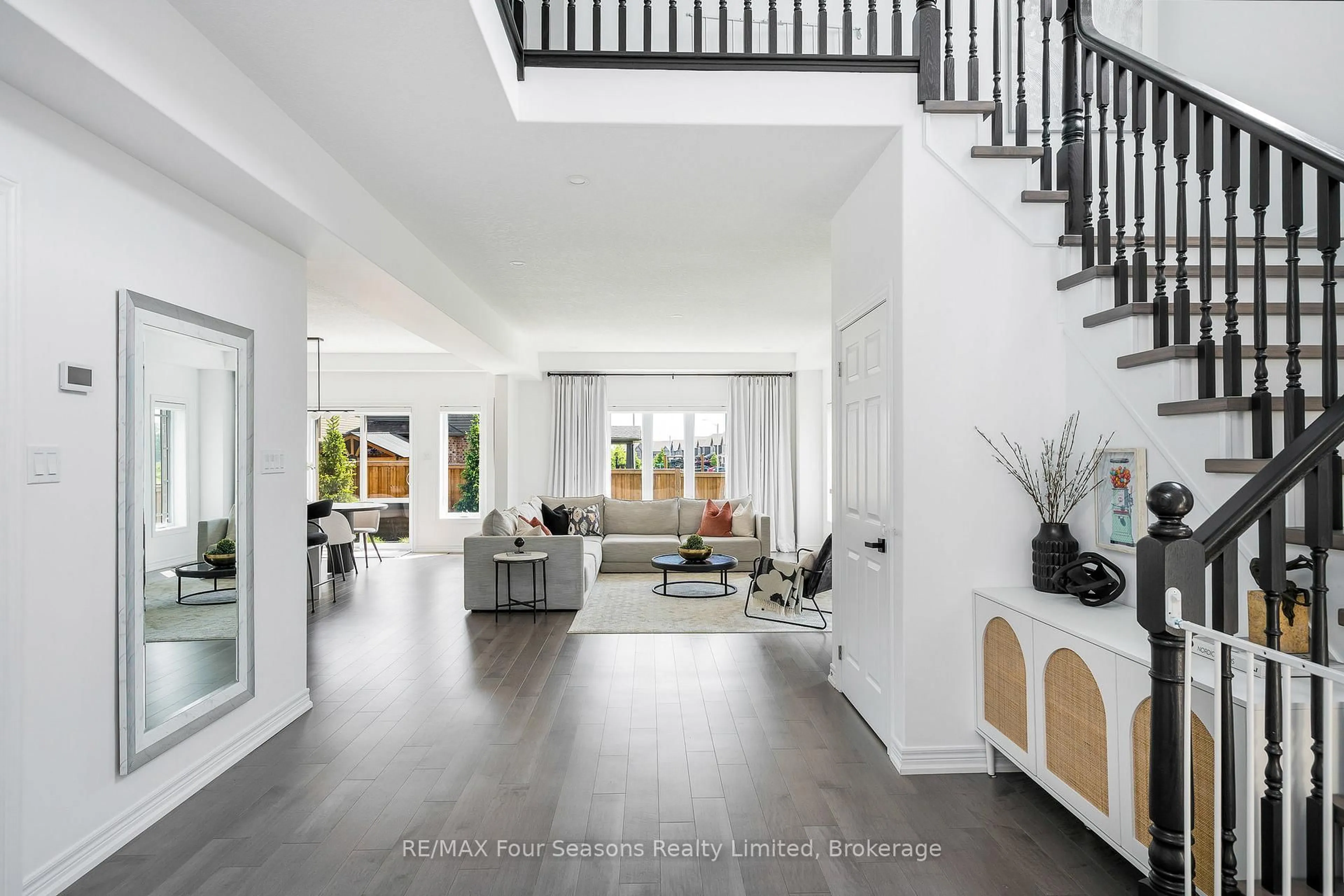 Indoor entryway for 17 Spencer St, Collingwood Ontario L9Y 3B7