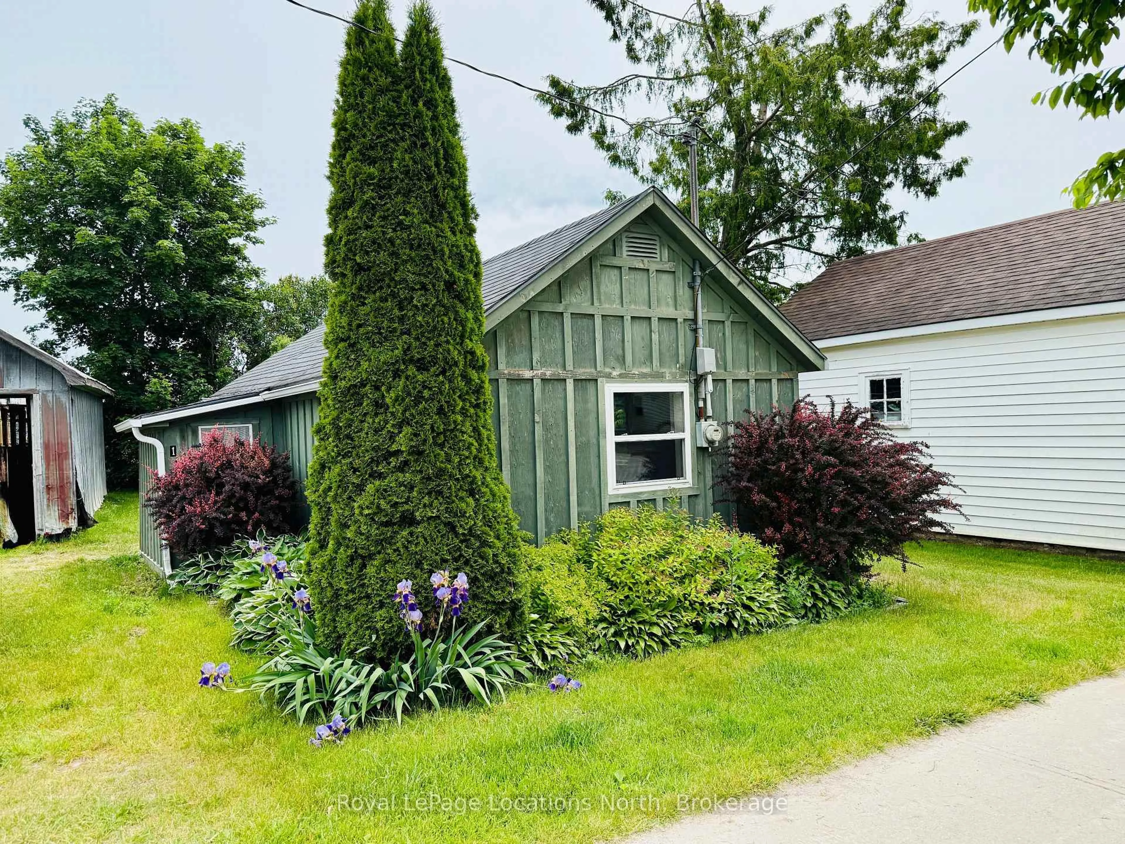 Shed for 177 Collingwood St, Clearview Ontario L0M 1G0
