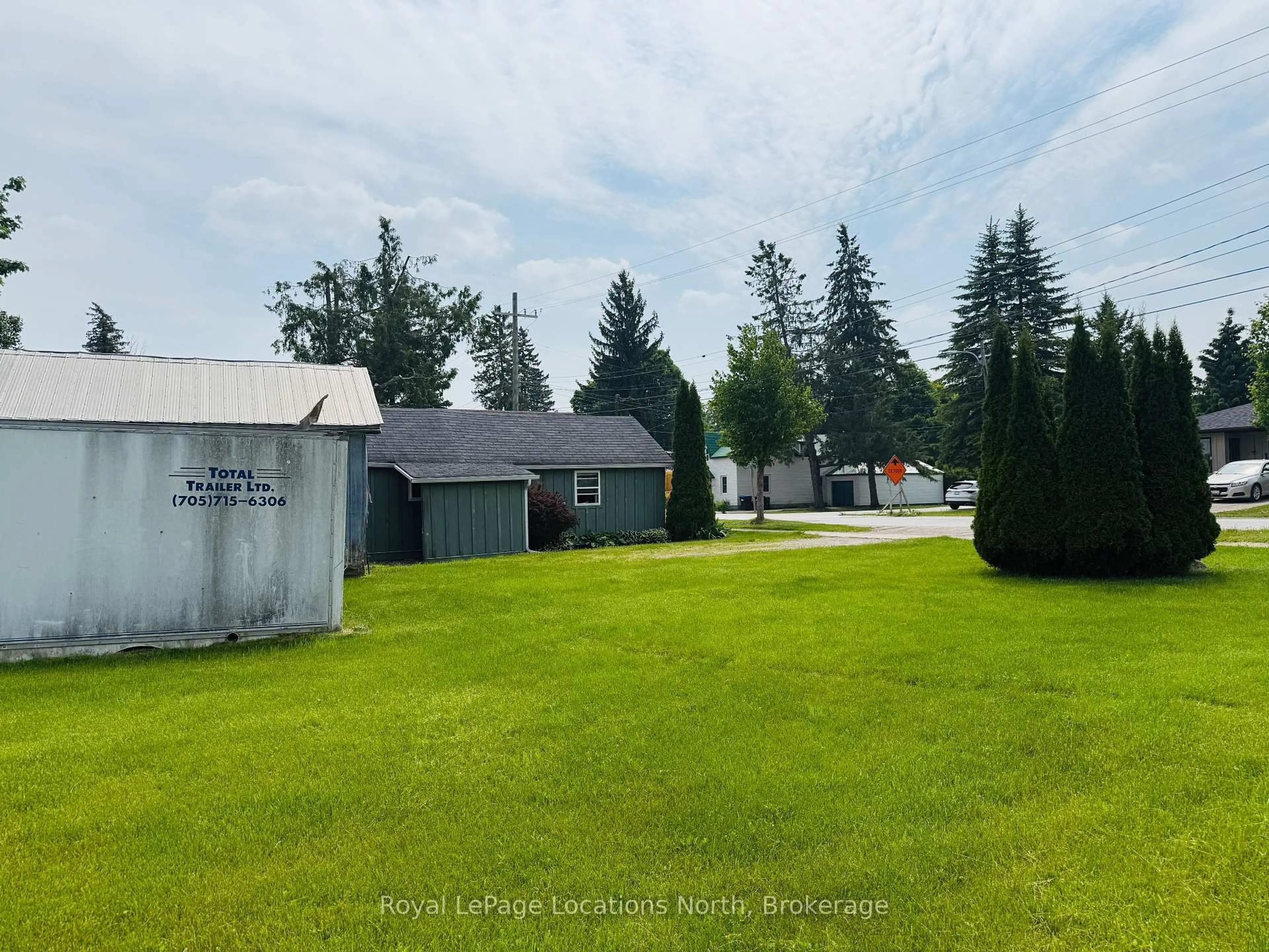 A pic from outside/outdoor area/front of a property/back of a property/a pic from drone, unknown for 177 Collingwood St, Clearview Ontario L0M 1G0