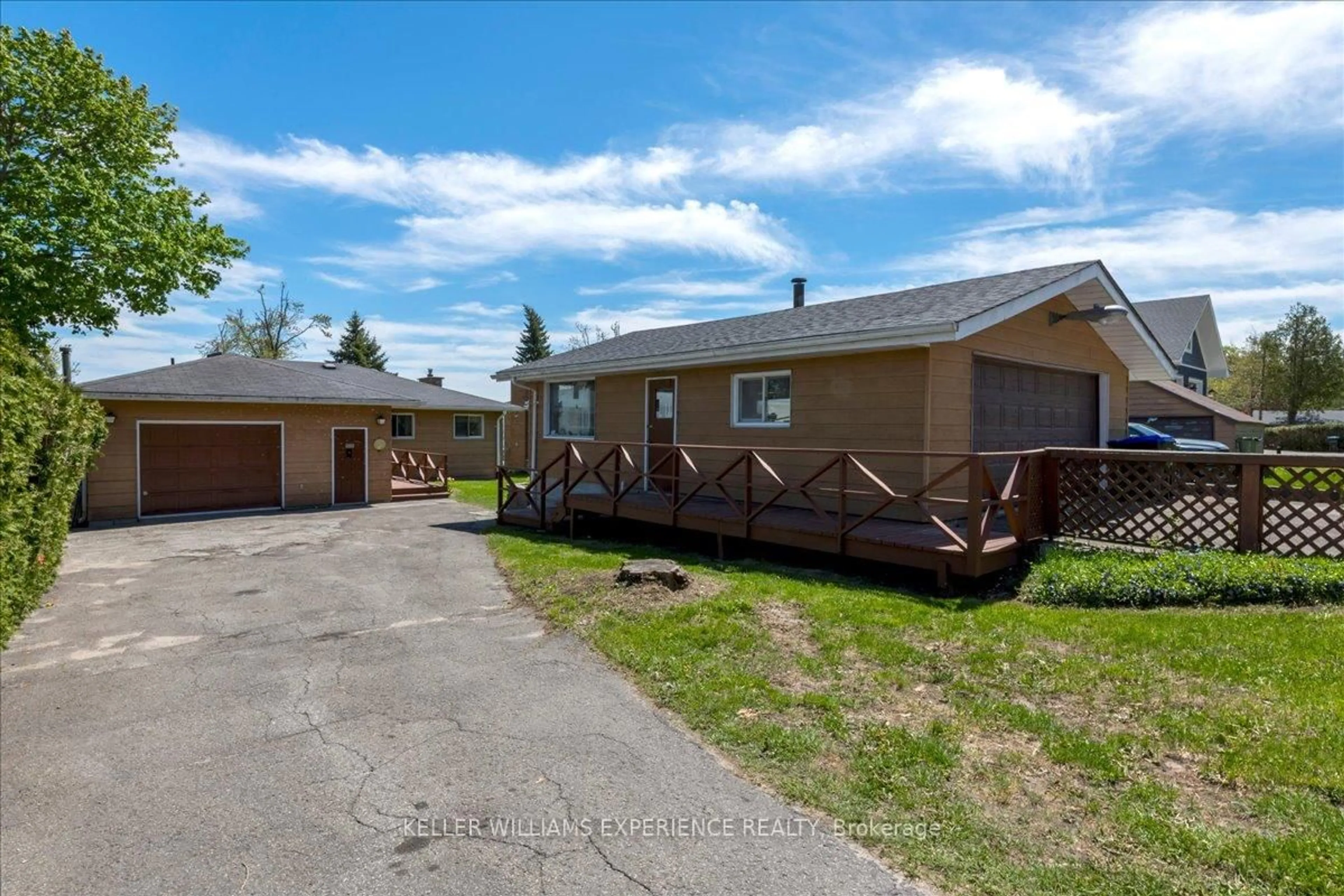 A pic from outside/outdoor area/front of a property/back of a property/a pic from drone, street for 2225 Lakeshore Rd, Oro-Medonte Ontario L0L 1T0