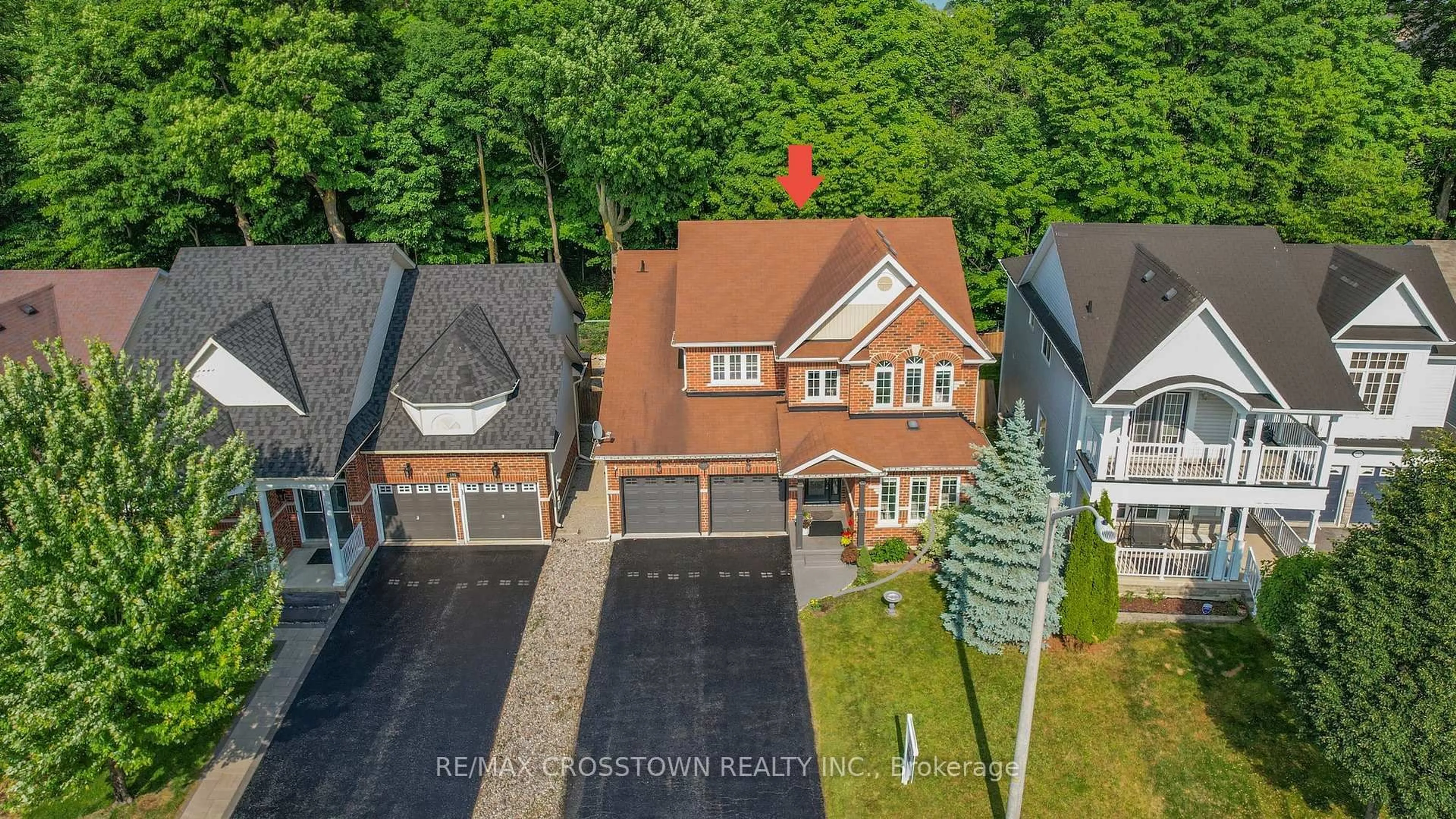 A pic from outside/outdoor area/front of a property/back of a property/a pic from drone, street for 103 Diana Way, Barrie Ontario L4M 7J2