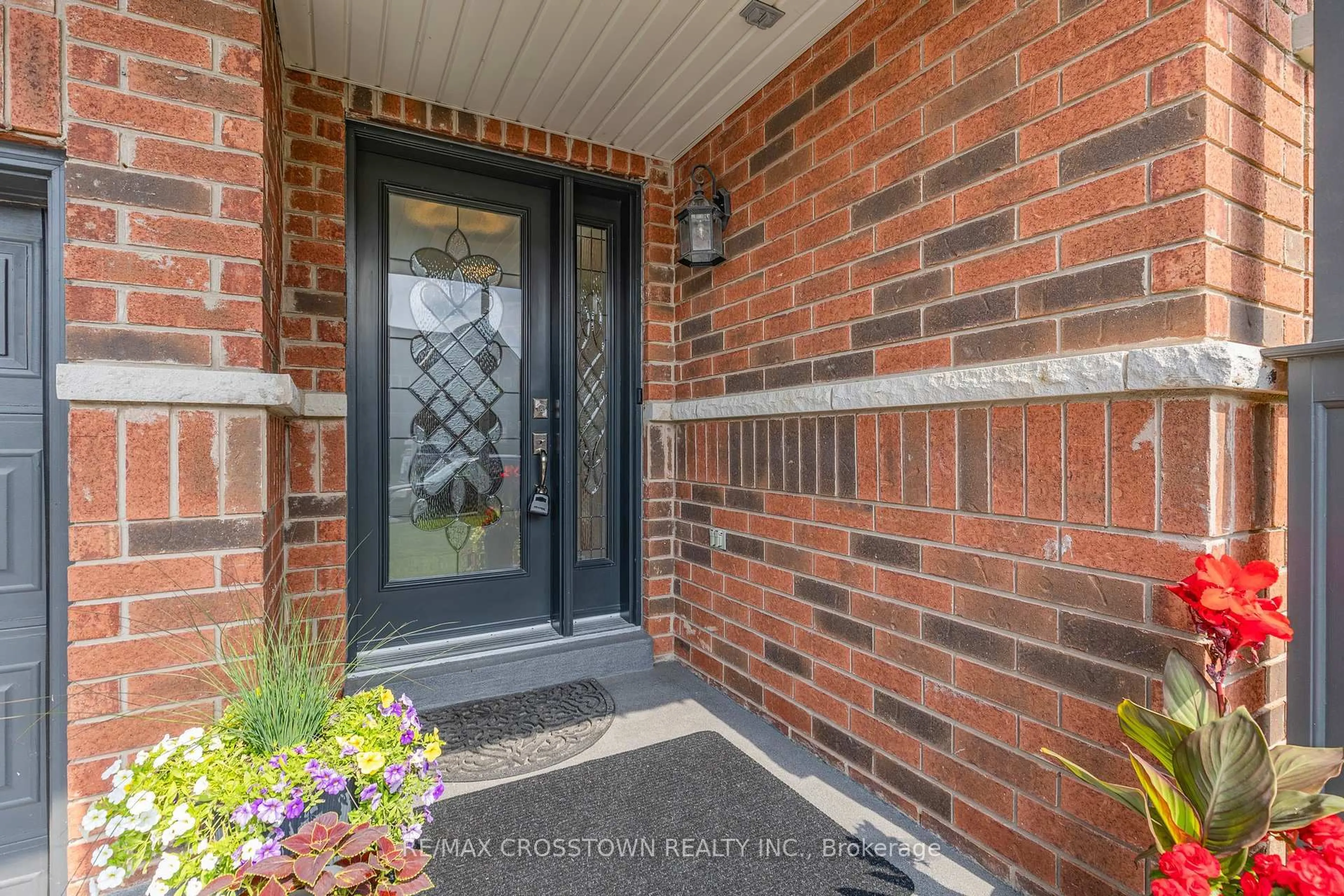 Indoor entryway for 103 Diana Way, Barrie Ontario L4M 7J2