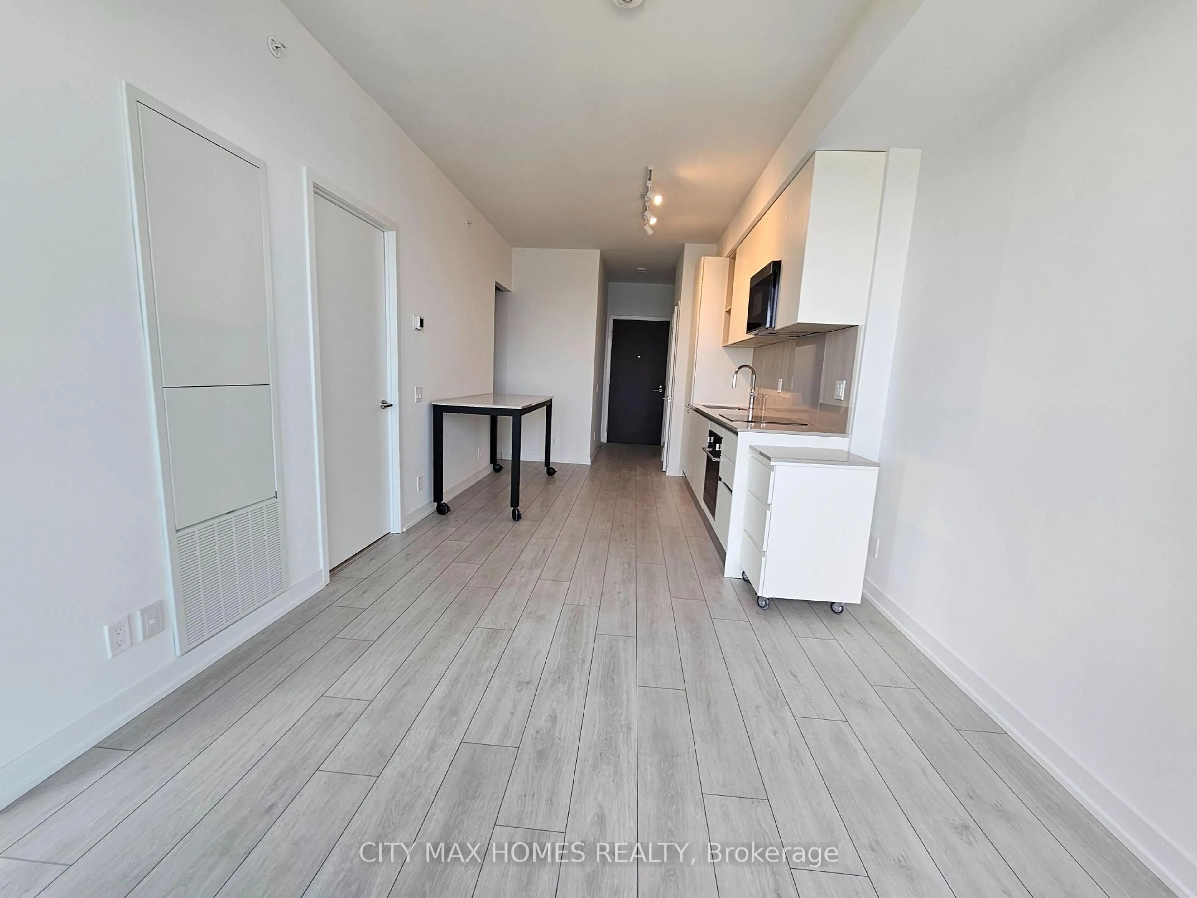 A pic of a room for 39 Mary St #2010, Barrie Ontario L4N 1S9
