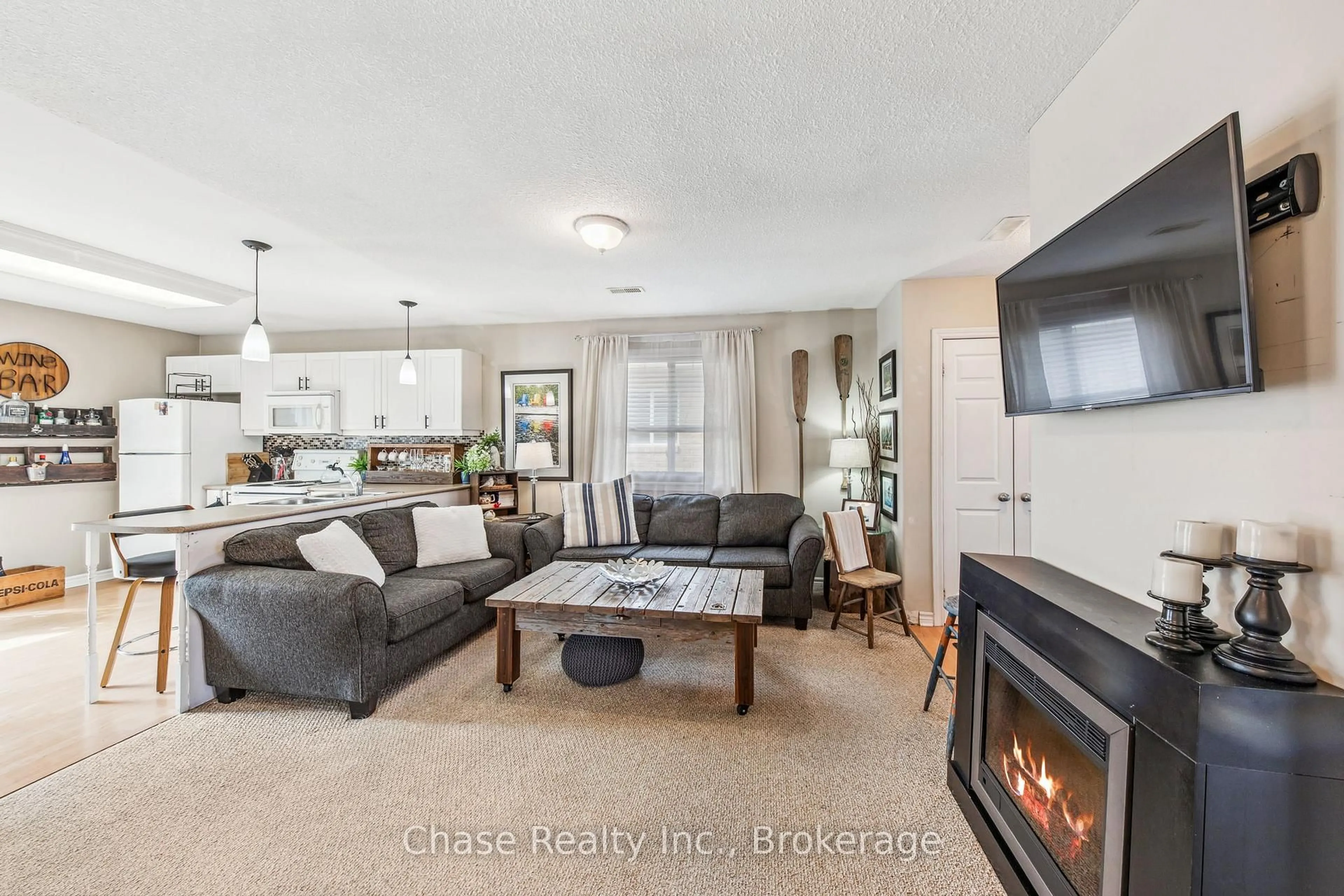 Living room with furniture, unknown for 239 Yonge St, Midland Ontario L4R 2B1