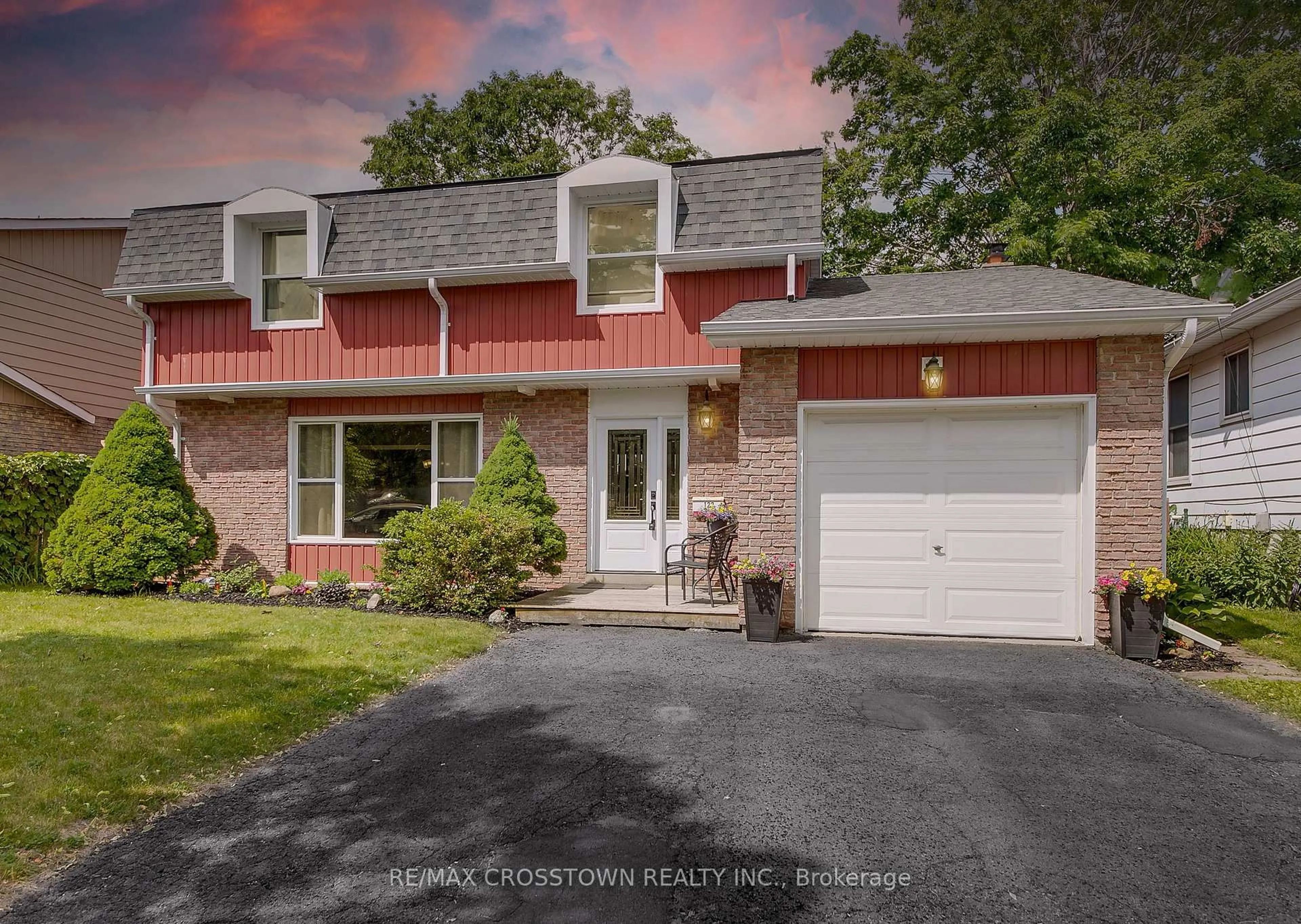 Home with brick exterior material, street for 122 Marshall St, Barrie Ontario L4N 4L5