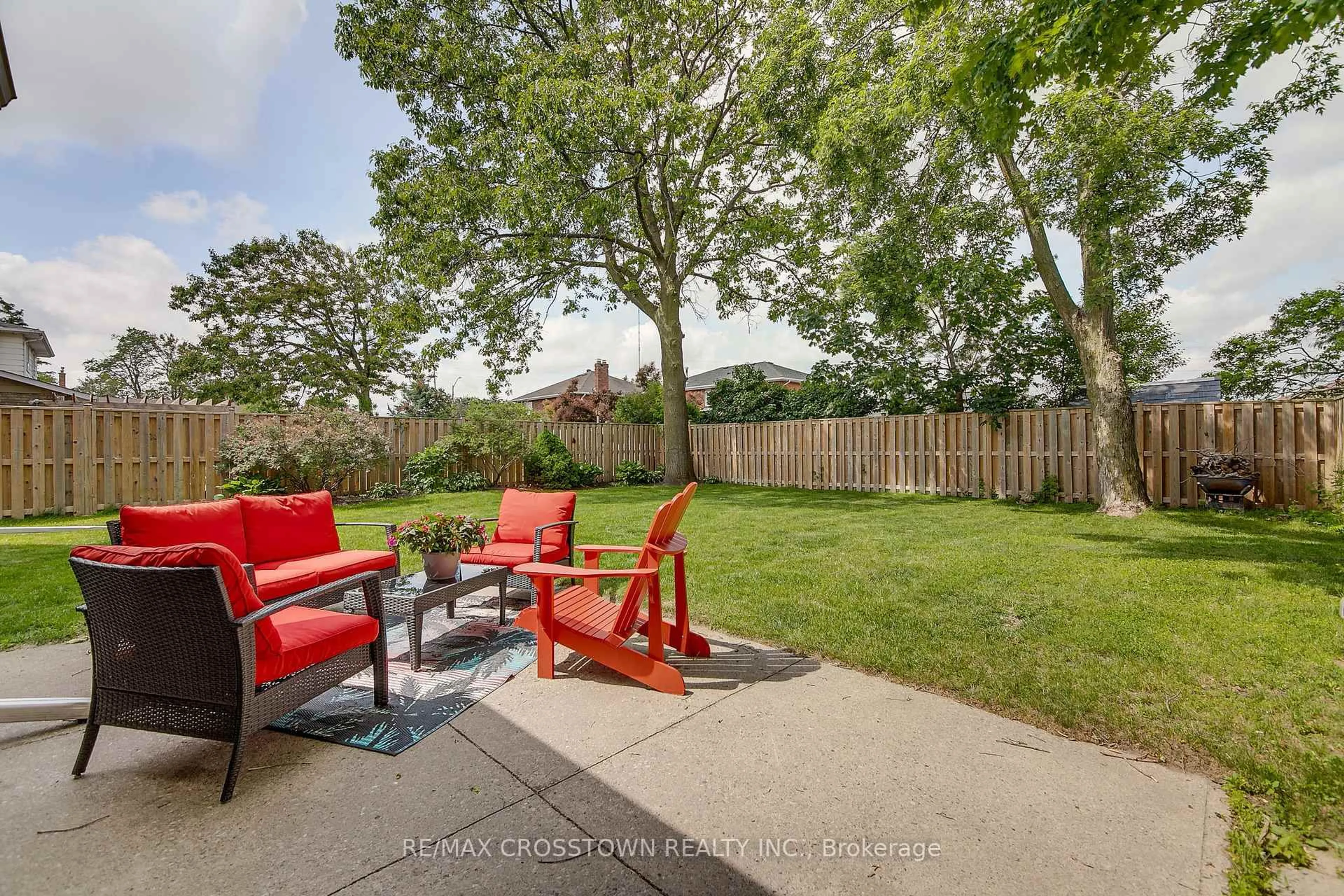 Patio, street for 122 Marshall St, Barrie Ontario L4N 4L5