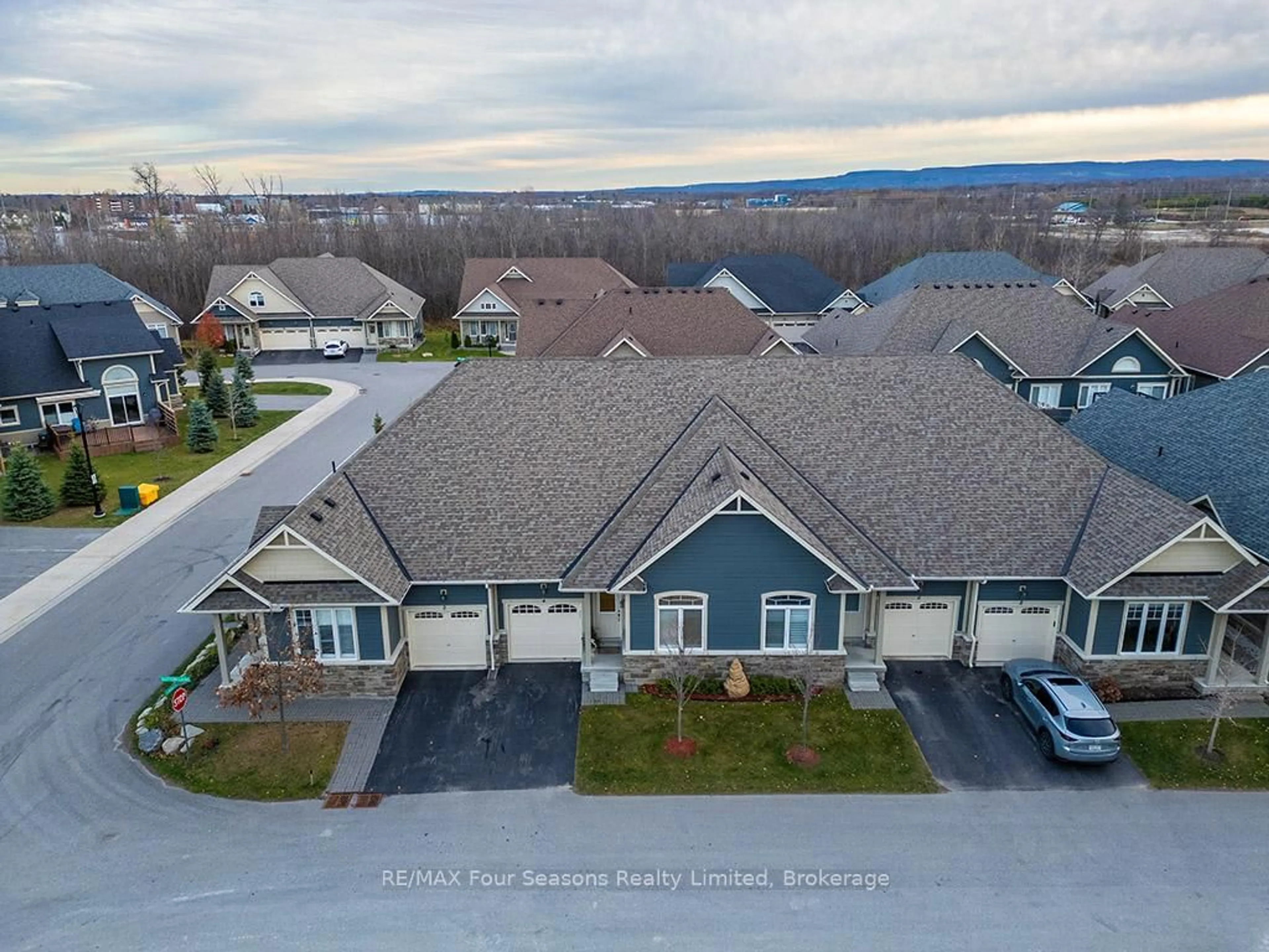 A pic from outside/outdoor area/front of a property/back of a property/a pic from drone, unknown for 4 SUTTON Lane, Collingwood Ontario L9Y 5B4