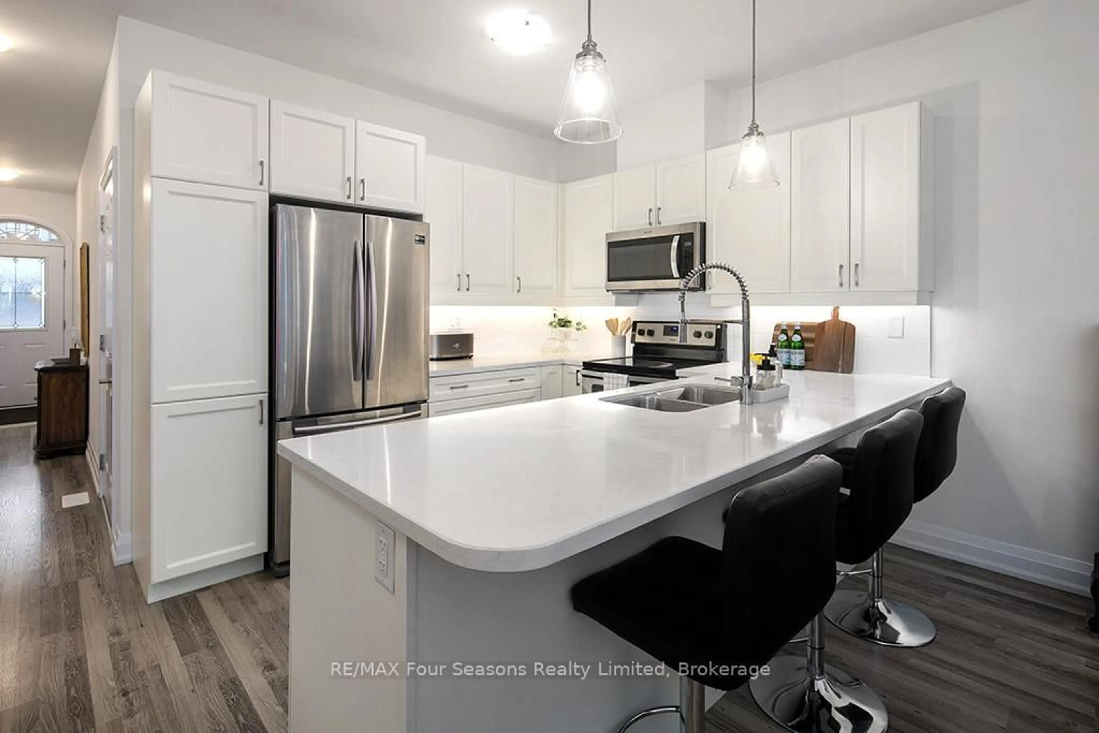 Open concept kitchen, unknown for 4 SUTTON Lane, Collingwood Ontario L9Y 5B4
