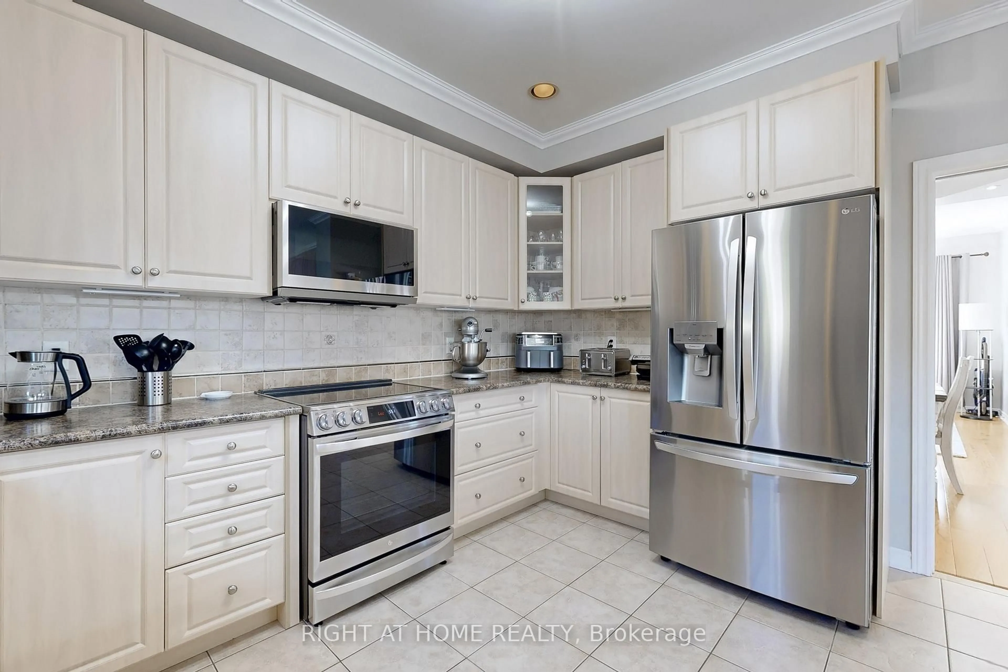 Unknown for 418 Mapleton Ave, Barrie Ontario L4N 0Z9
