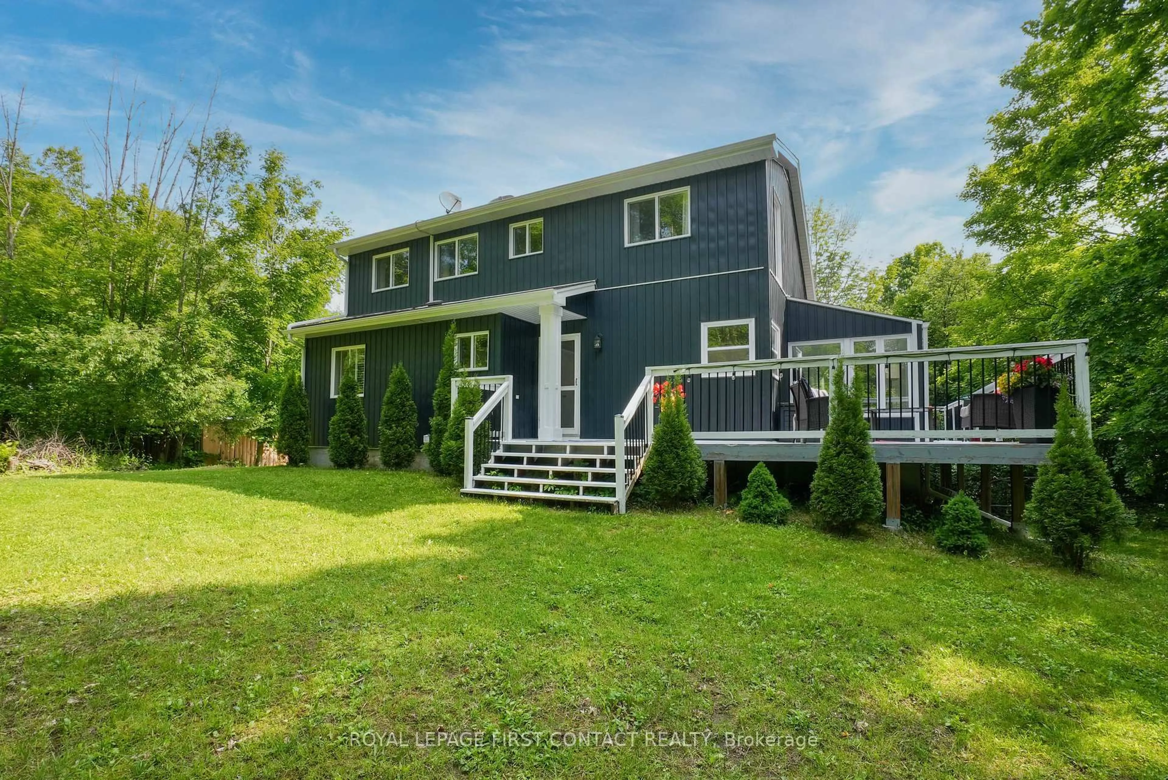 Home with vinyl exterior material, unknown for 6029 Line 6, Oro-Medonte Ontario L0K 2A0
