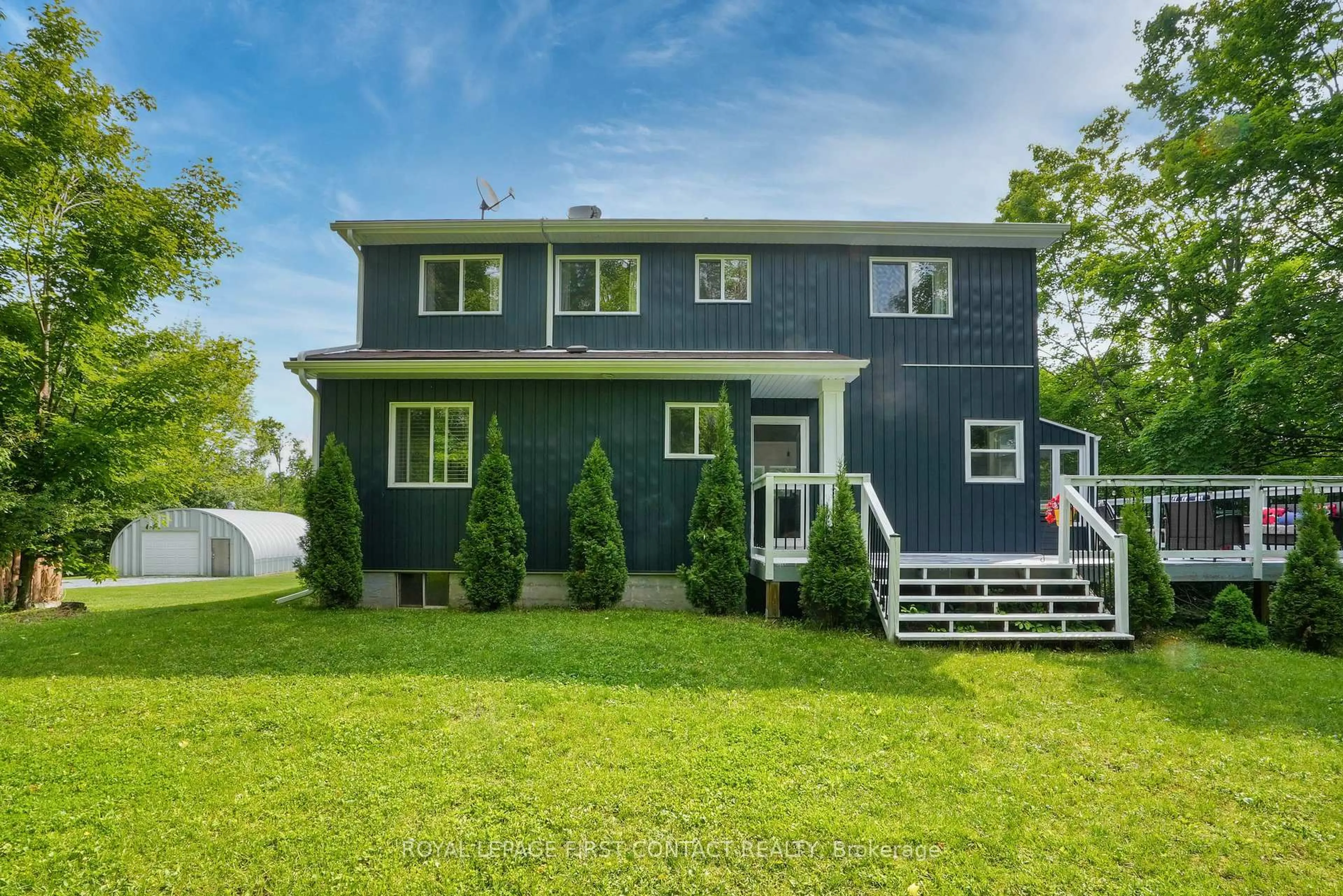 Home with vinyl exterior material, street for 6029 Line 6, Oro-Medonte Ontario L0K 2A0