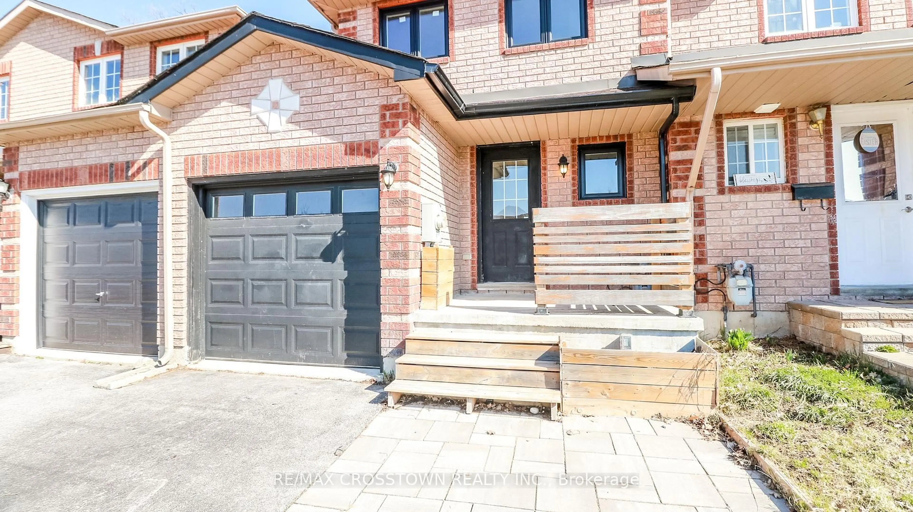 Home with brick exterior material, street for 358 Dunsmore Lane, Barrie Ontario L4M 7B2