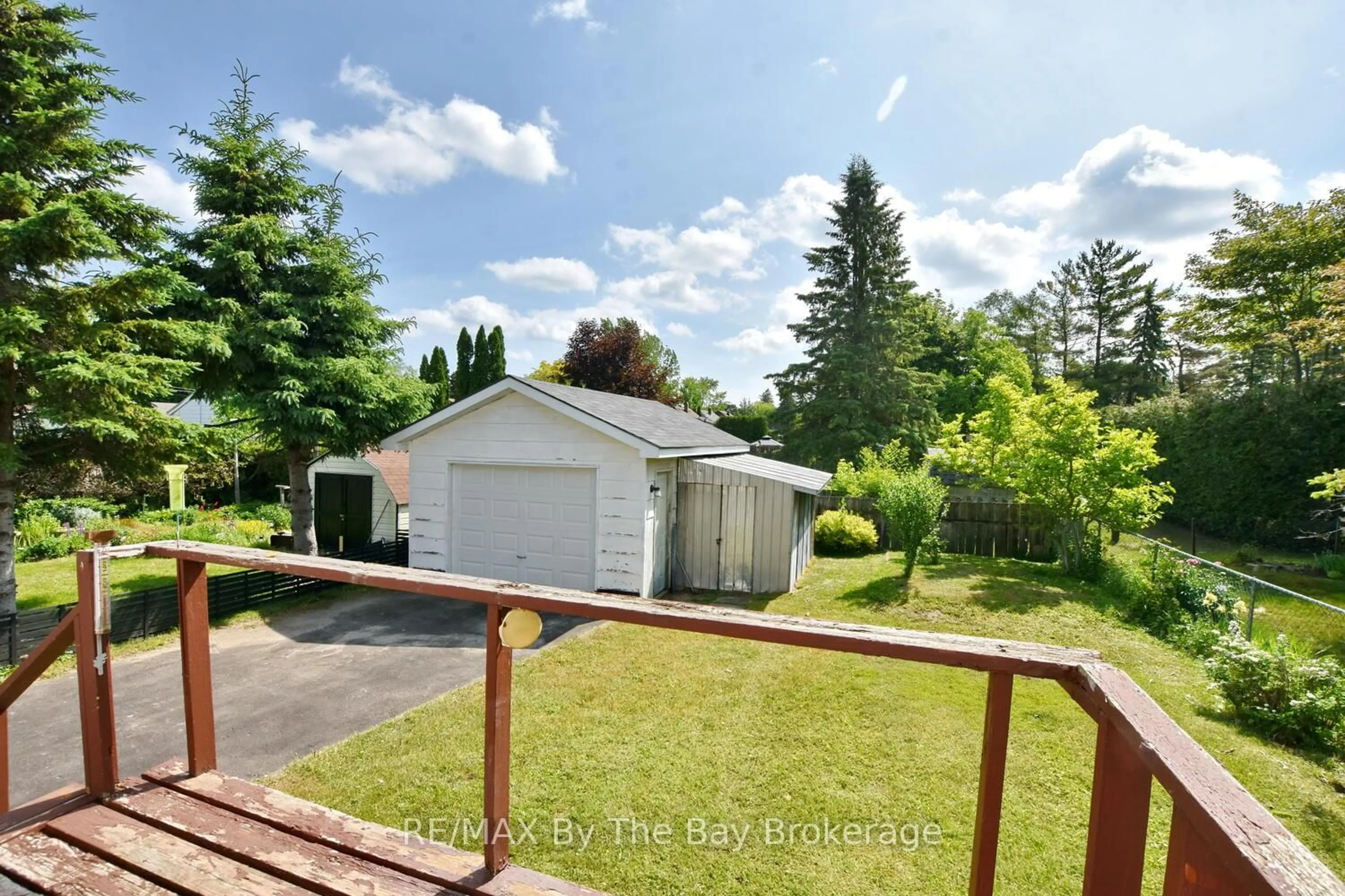 A pic from outside/outdoor area/front of a property/back of a property/a pic from drone, water/lake/river/ocean view for 473 Maple St, Collingwood Ontario L9Y 2S2