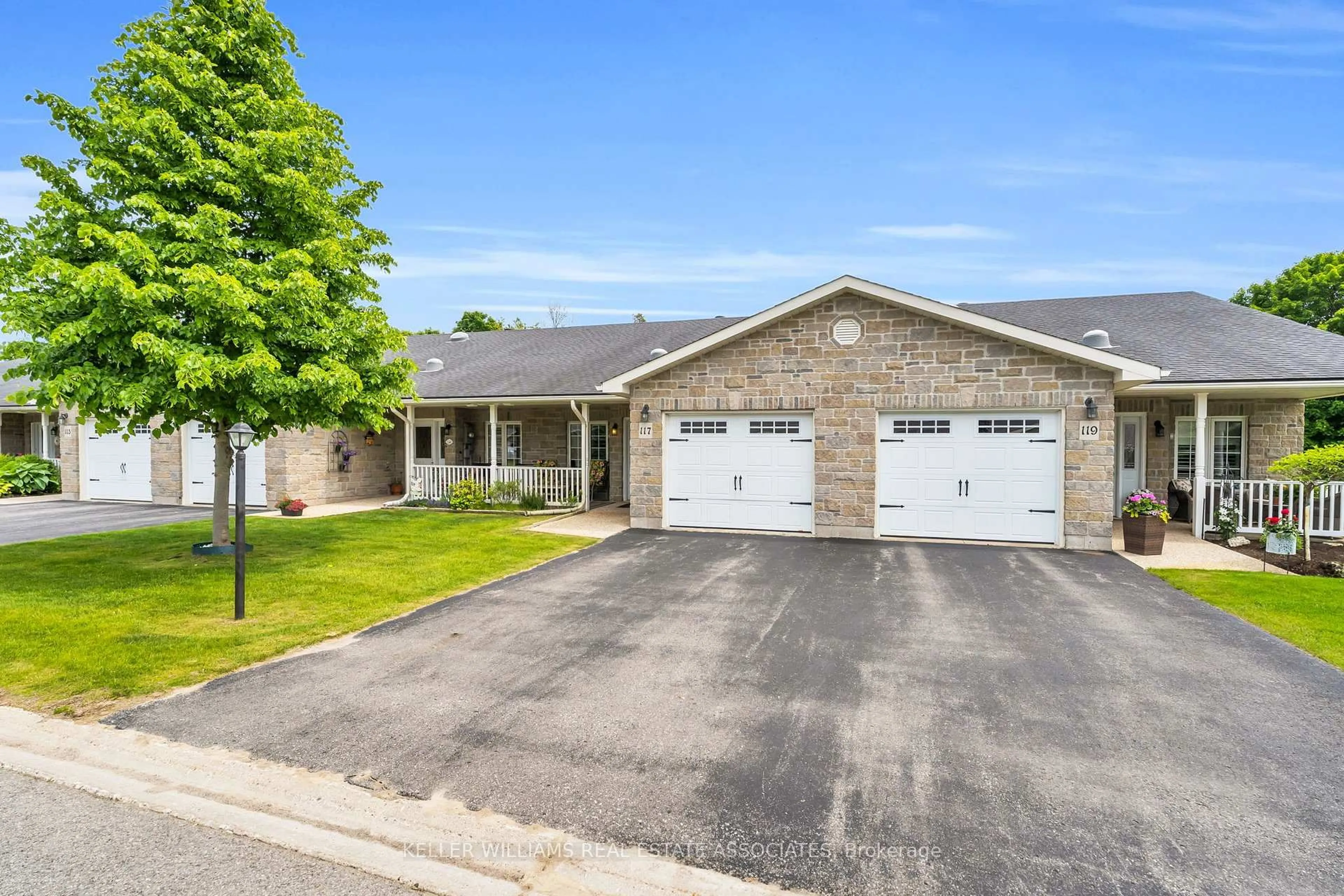 Home with brick exterior material, street for 117 Greenway Dr, Wasaga Beach Ontario L9Z 0E6
