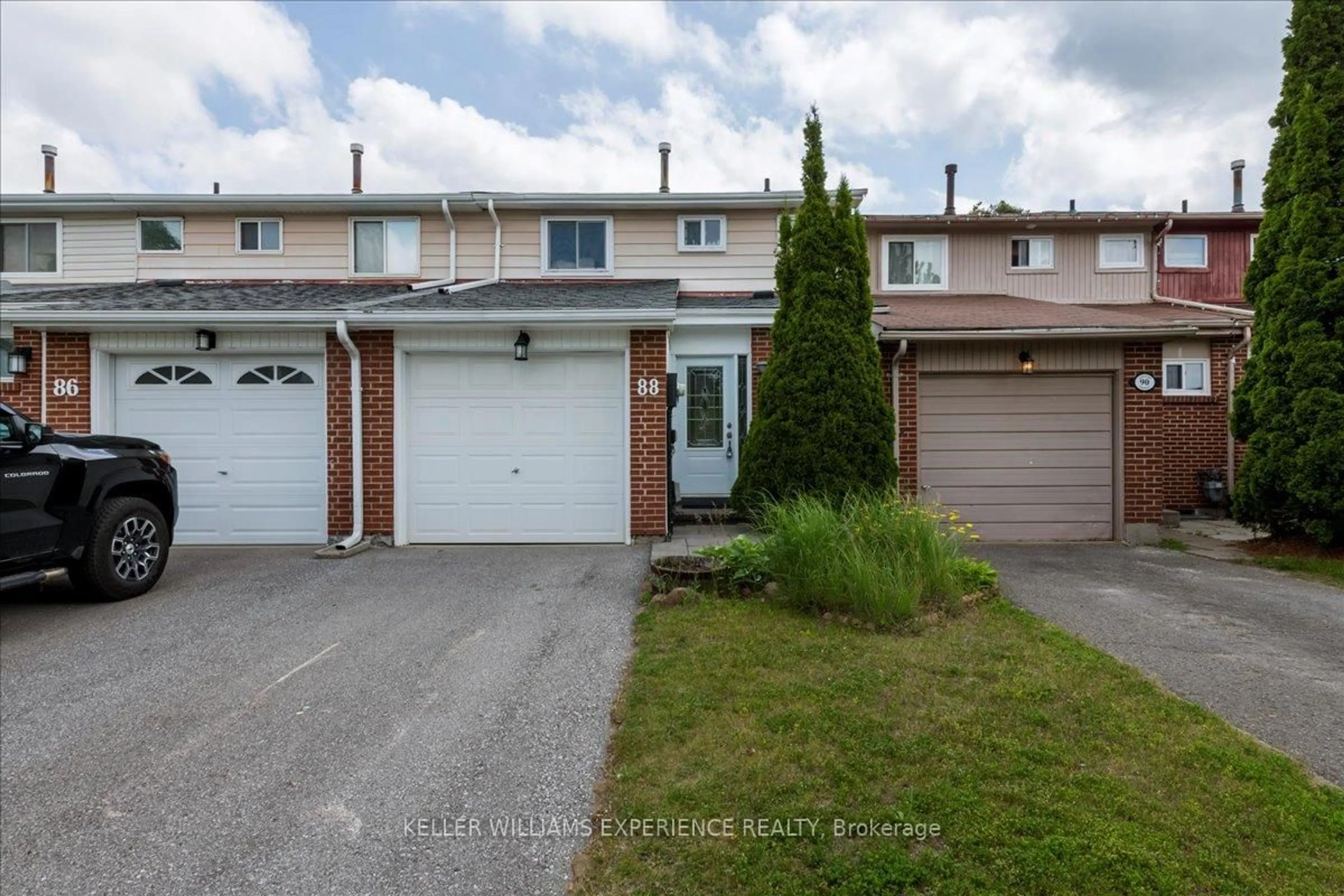A pic from outside/outdoor area/front of a property/back of a property/a pic from drone, street for 88 Chaucer Cres, Barrie Ontario L4N 4T7
