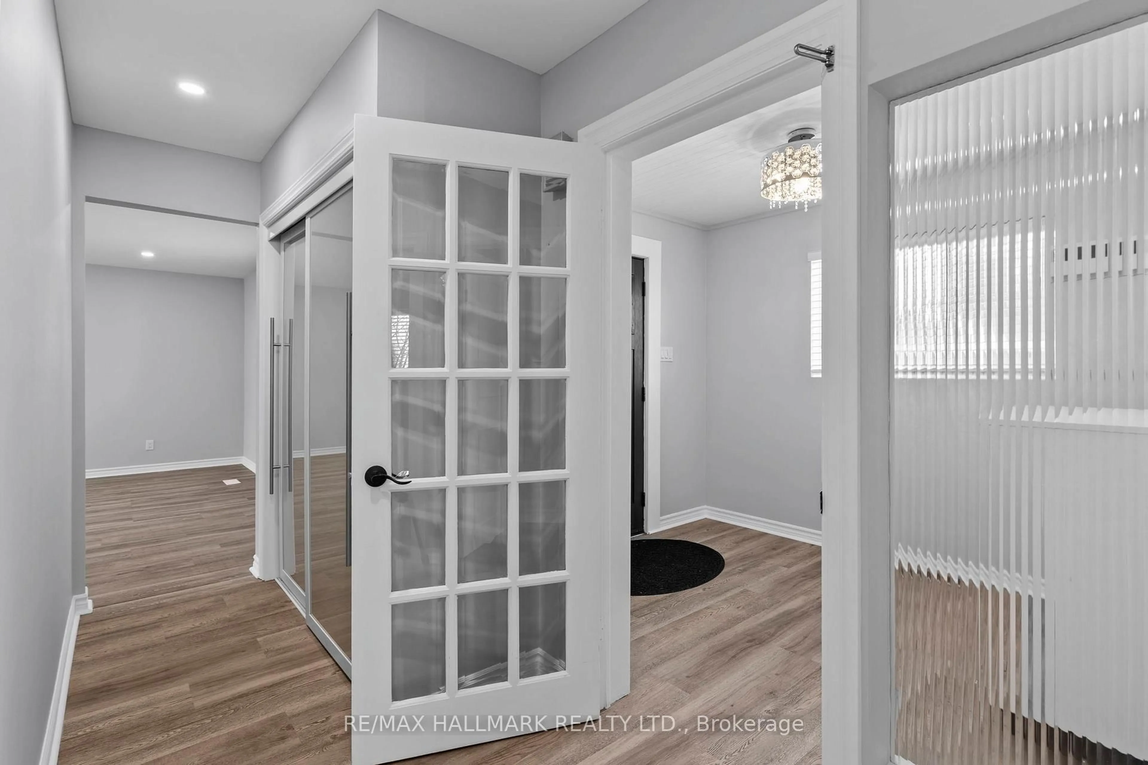 Indoor entryway for 13 Pinetree Crt, Ramara Ontario L0K 1B0