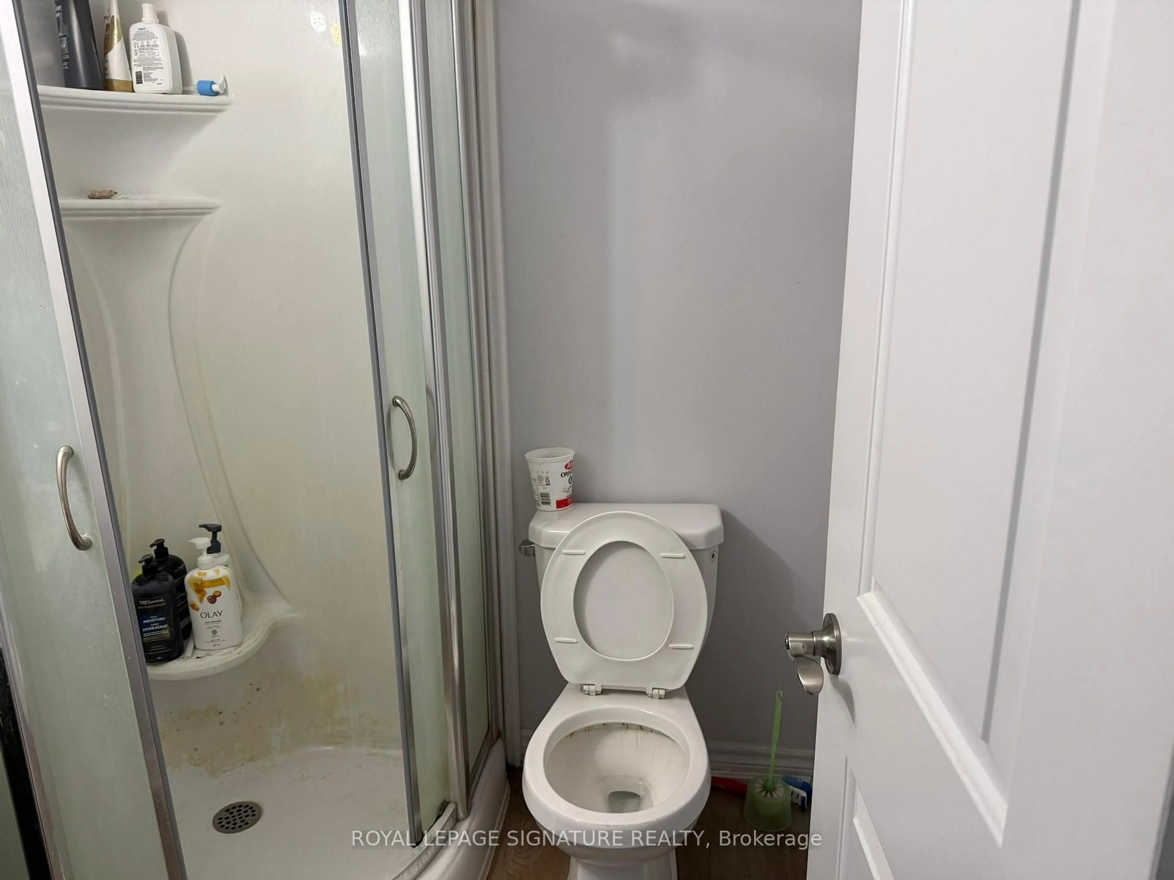 Standard bathroom, floor is not visible for 252 Penetanguishene Rd #6, Barrie Ontario L4M 7C2