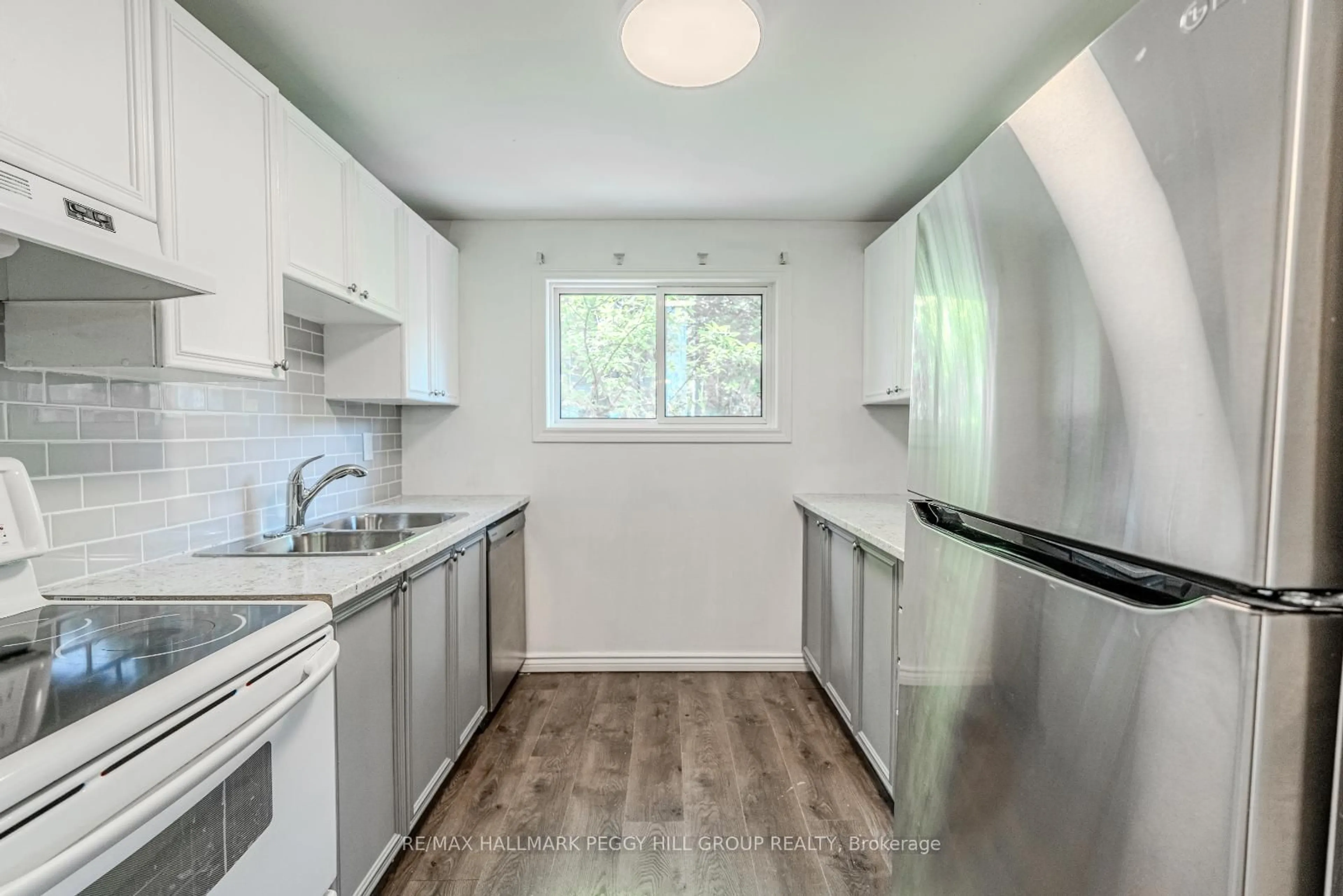 Standard kitchen, unknown for 7 Partridge Rd, Barrie Ontario L4N 6W4