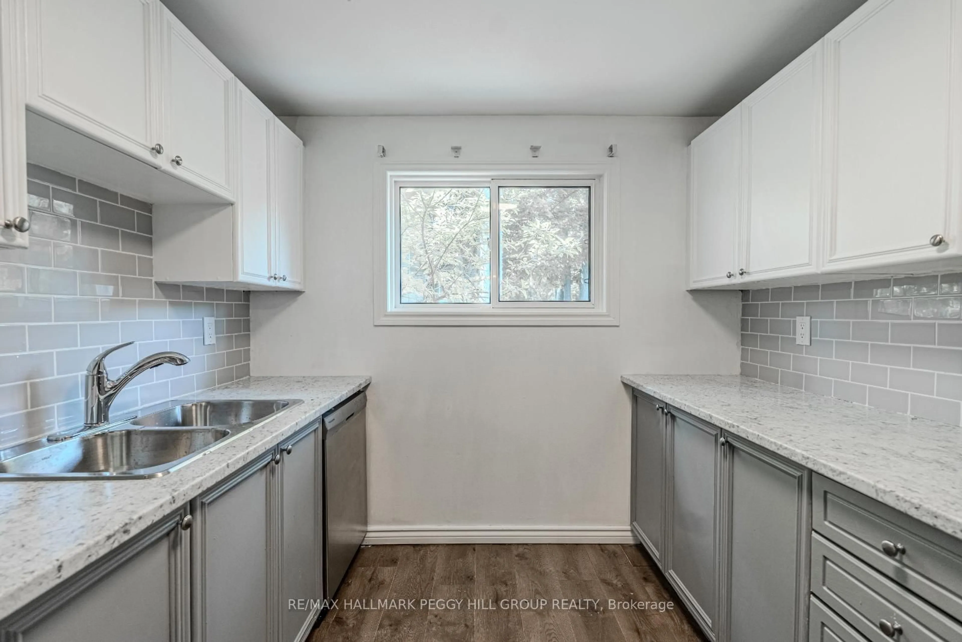 Standard kitchen, unknown for 7 Partridge Rd, Barrie Ontario L4N 6W4