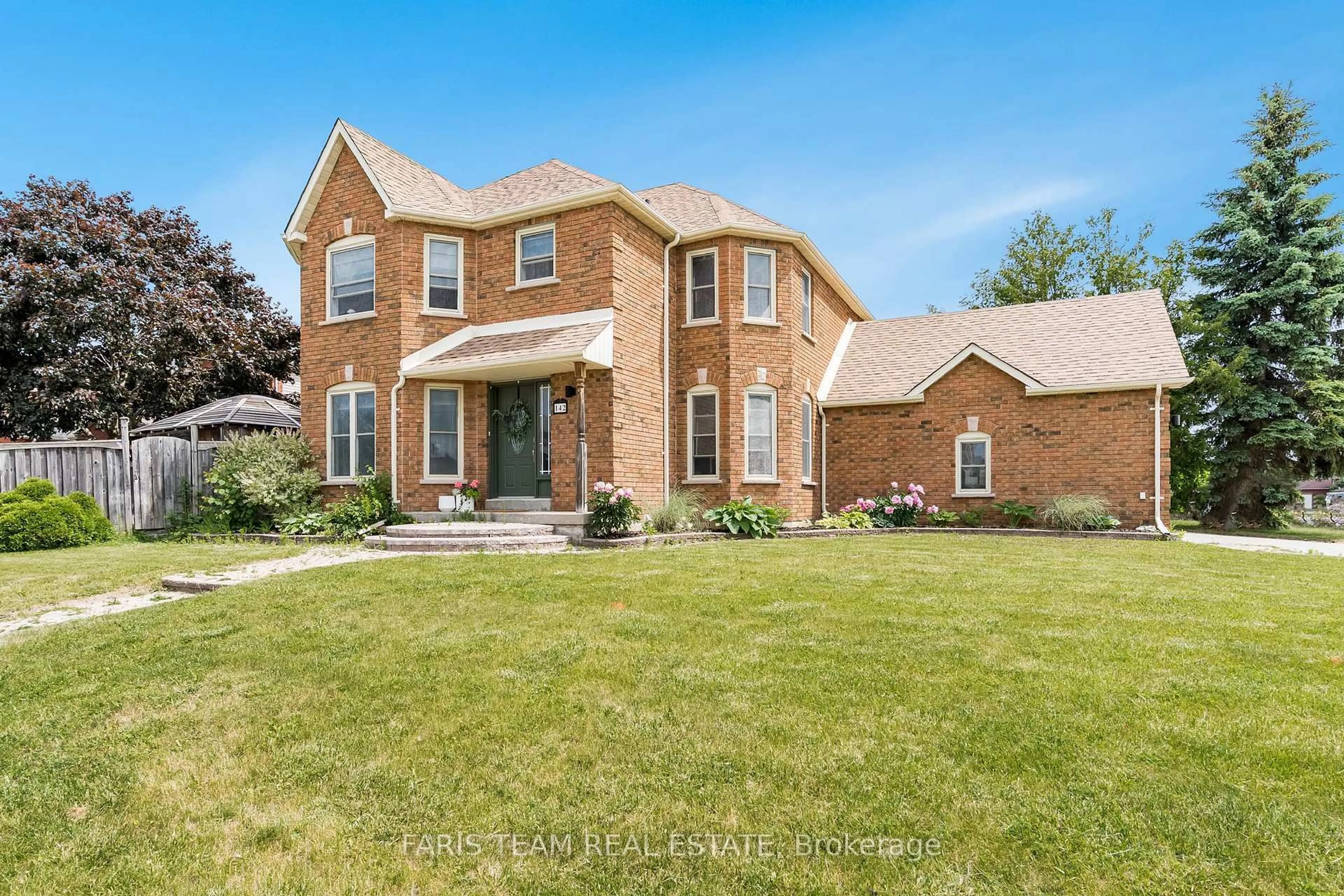 Home with brick exterior material, street for 142 Livingstone St, Barrie Ontario L4N 7J5