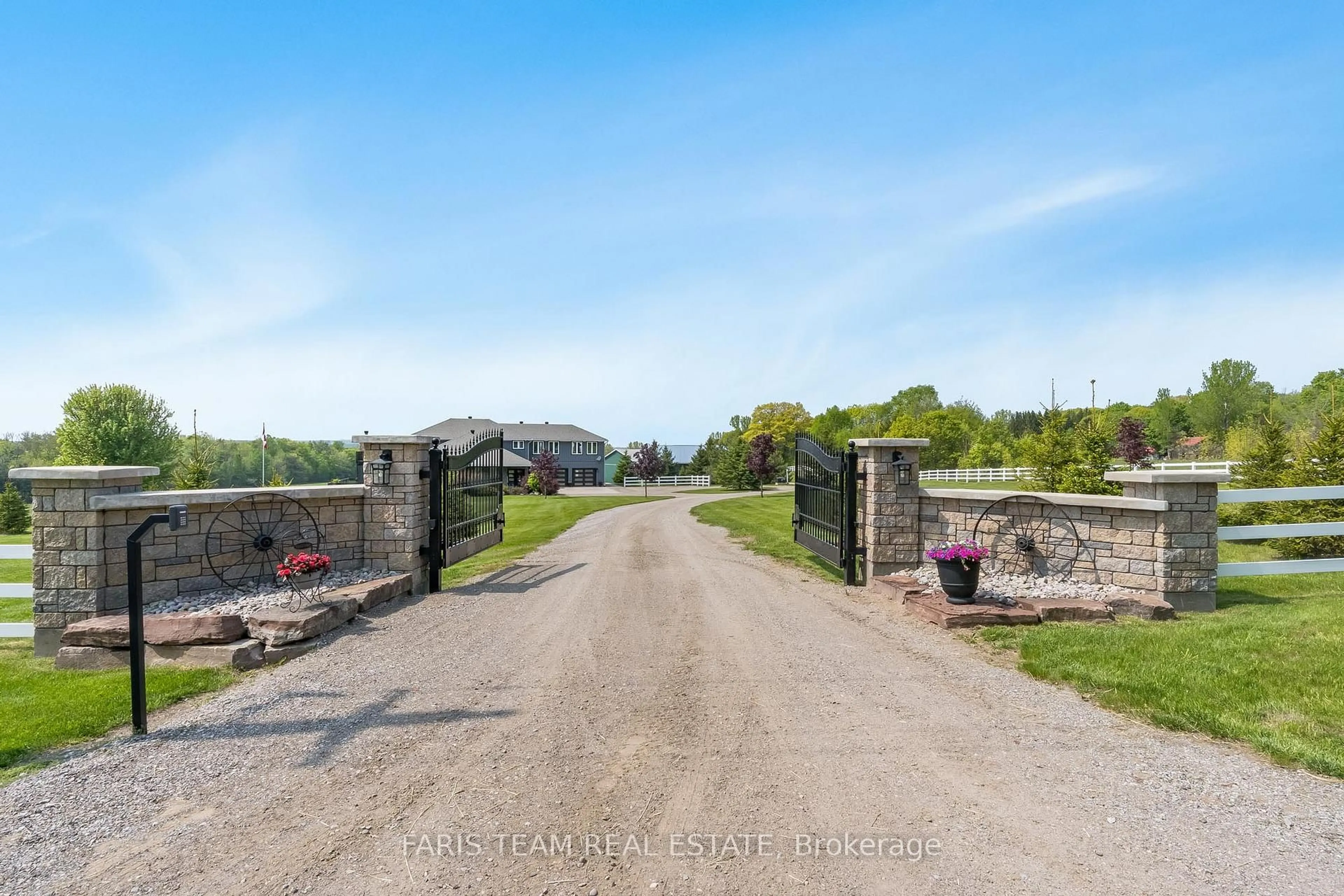 A pic from outside/outdoor area/front of a property/back of a property/a pic from drone, unknown for 130 Concession 15, Tiny Ontario L9M 0N8
