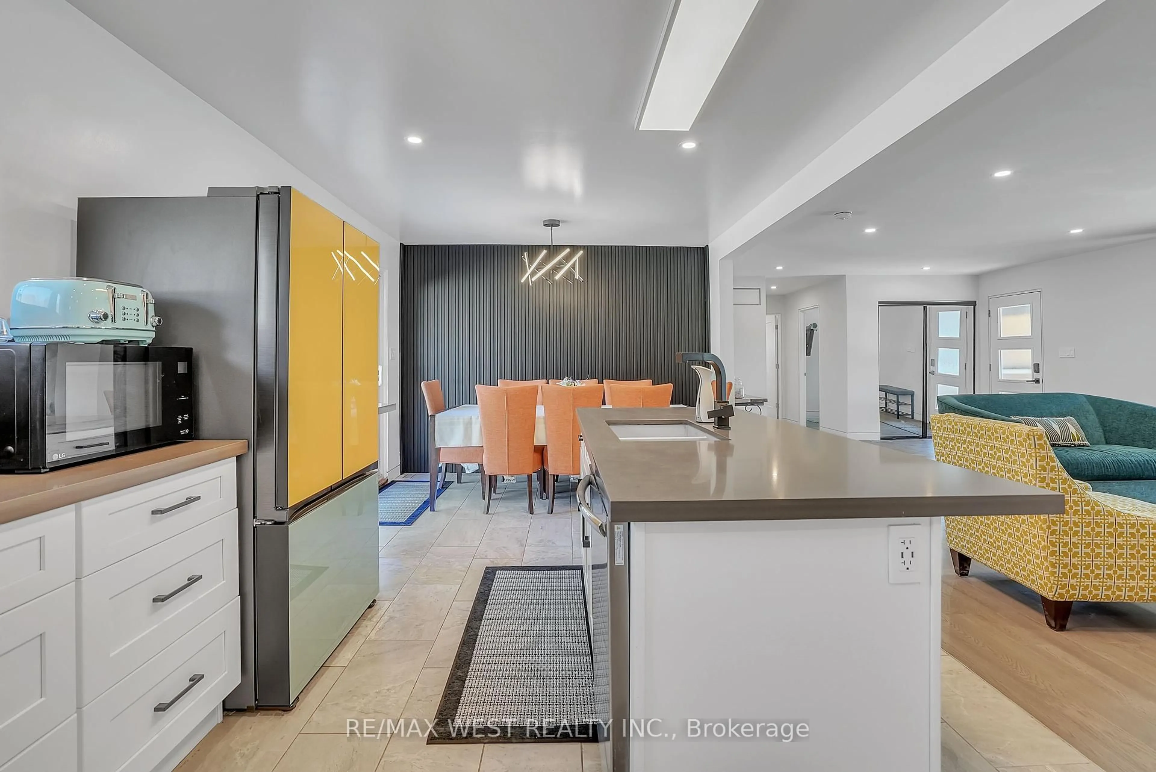 Open concept kitchen, unknown for 6098 Vasey Rd, Springwater Ontario L0L 1P0