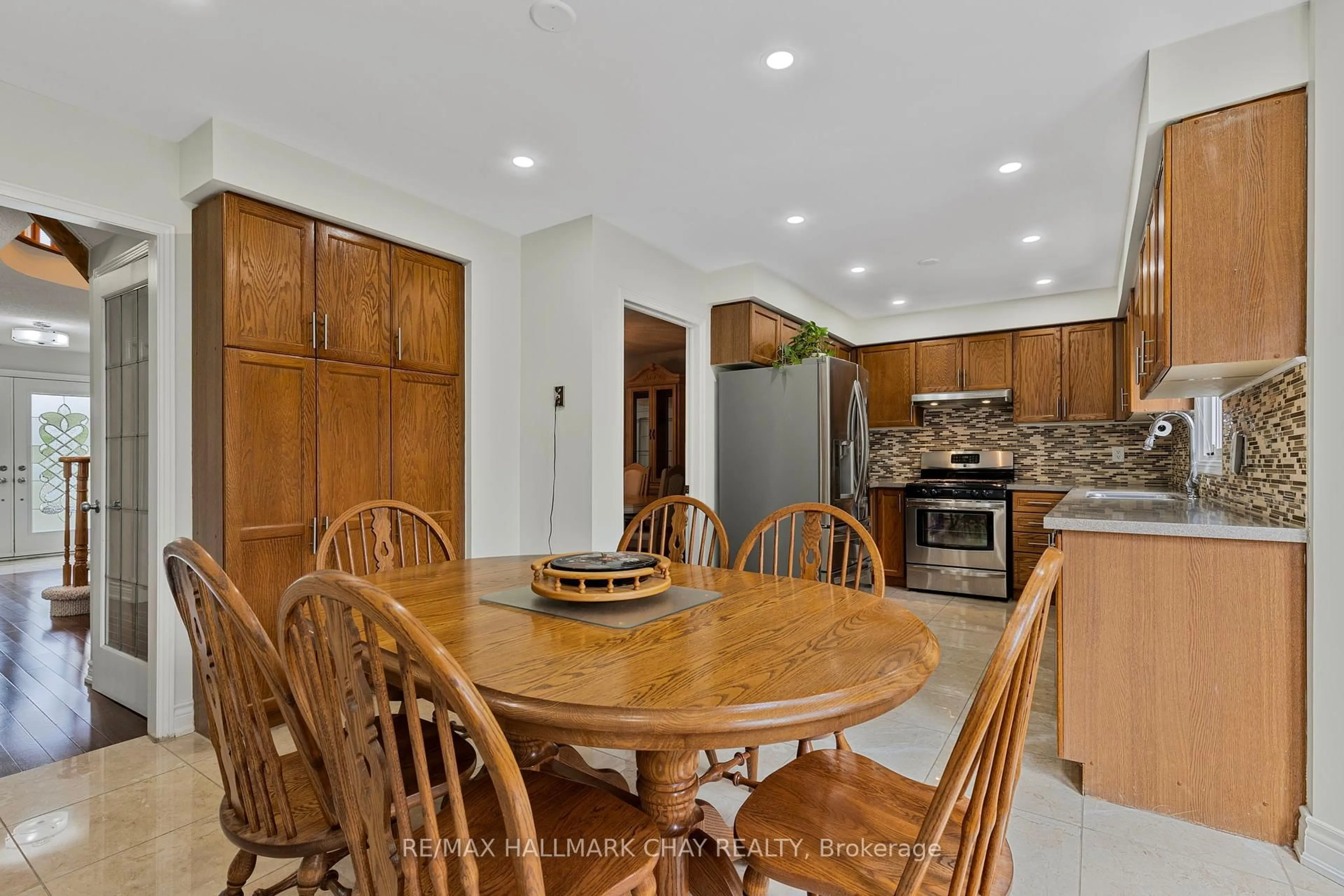 Open concept kitchen, ceramic/tile floor for 51 Cartwright Dr, Barrie Ontario L4M 6G3