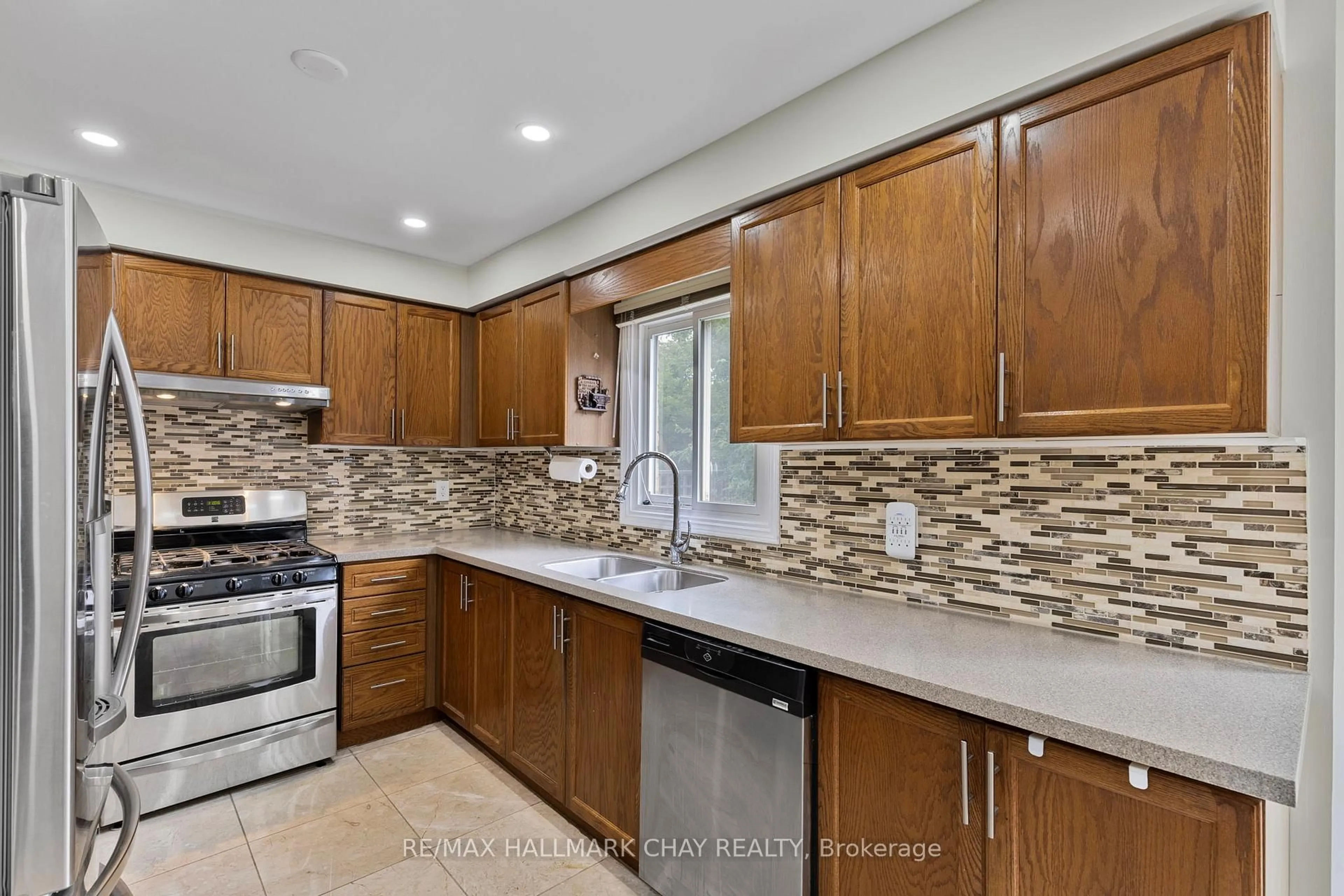 Open concept kitchen, ceramic/tile floor for 51 Cartwright Dr, Barrie Ontario L4M 6G3