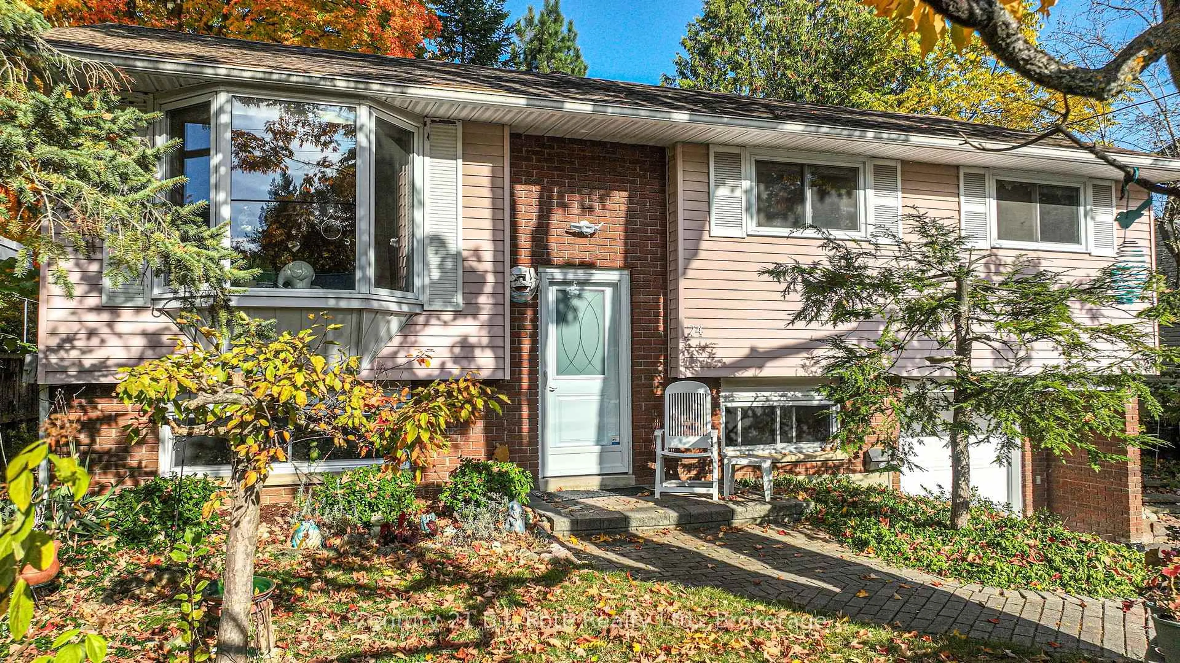 Home with vinyl exterior material, street for 24 Champlain St, Orillia Ontario L3V 2G7