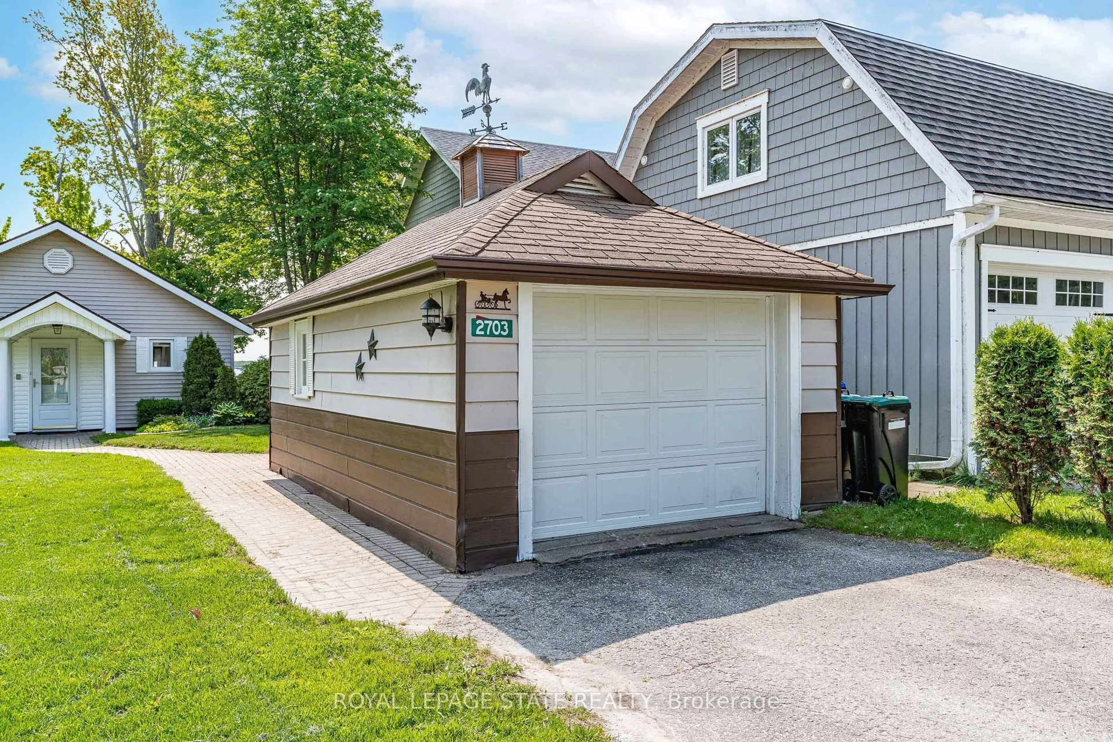 Indoor garage for 2703 Lakeside Dr, Severn Ontario L0K 1G0