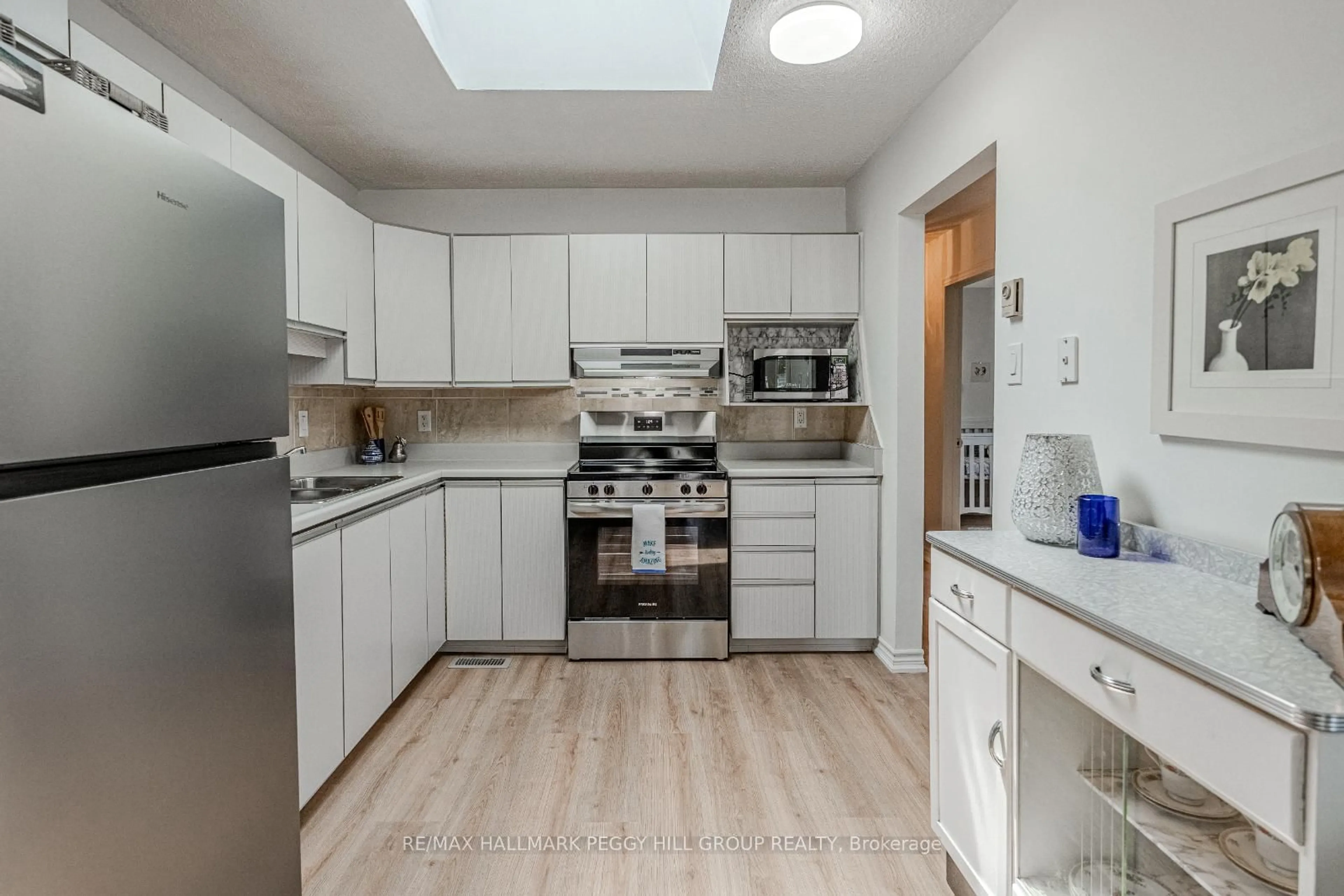 Standard kitchen, unknown for 64 Telfer Rd, Collingwood Ontario L9Y 4S2