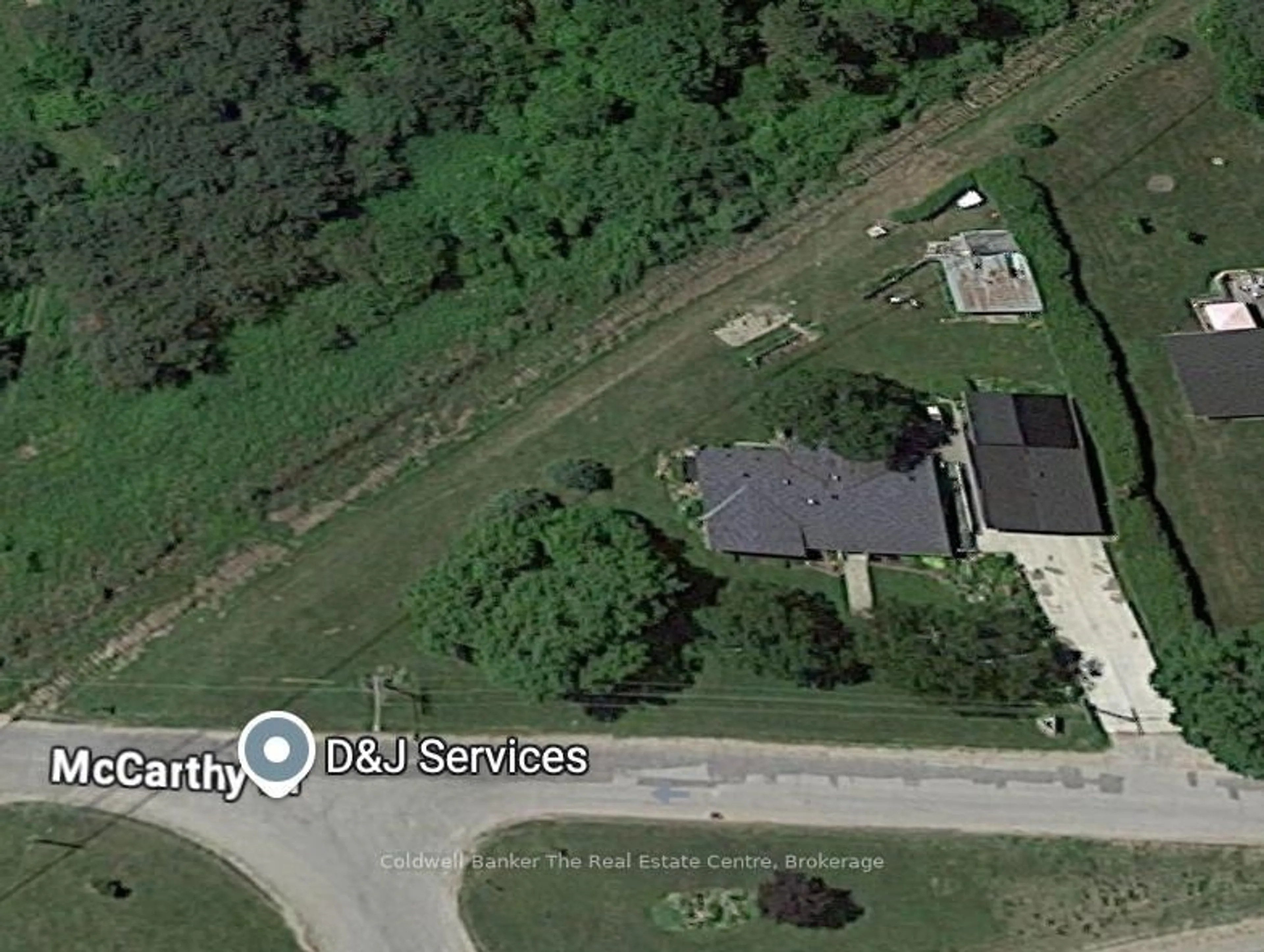 A pic from outside/outdoor area/front of a property/back of a property/a pic from drone, building for 3354 McCarthy Dr, Clearview Ontario L0M 1N0