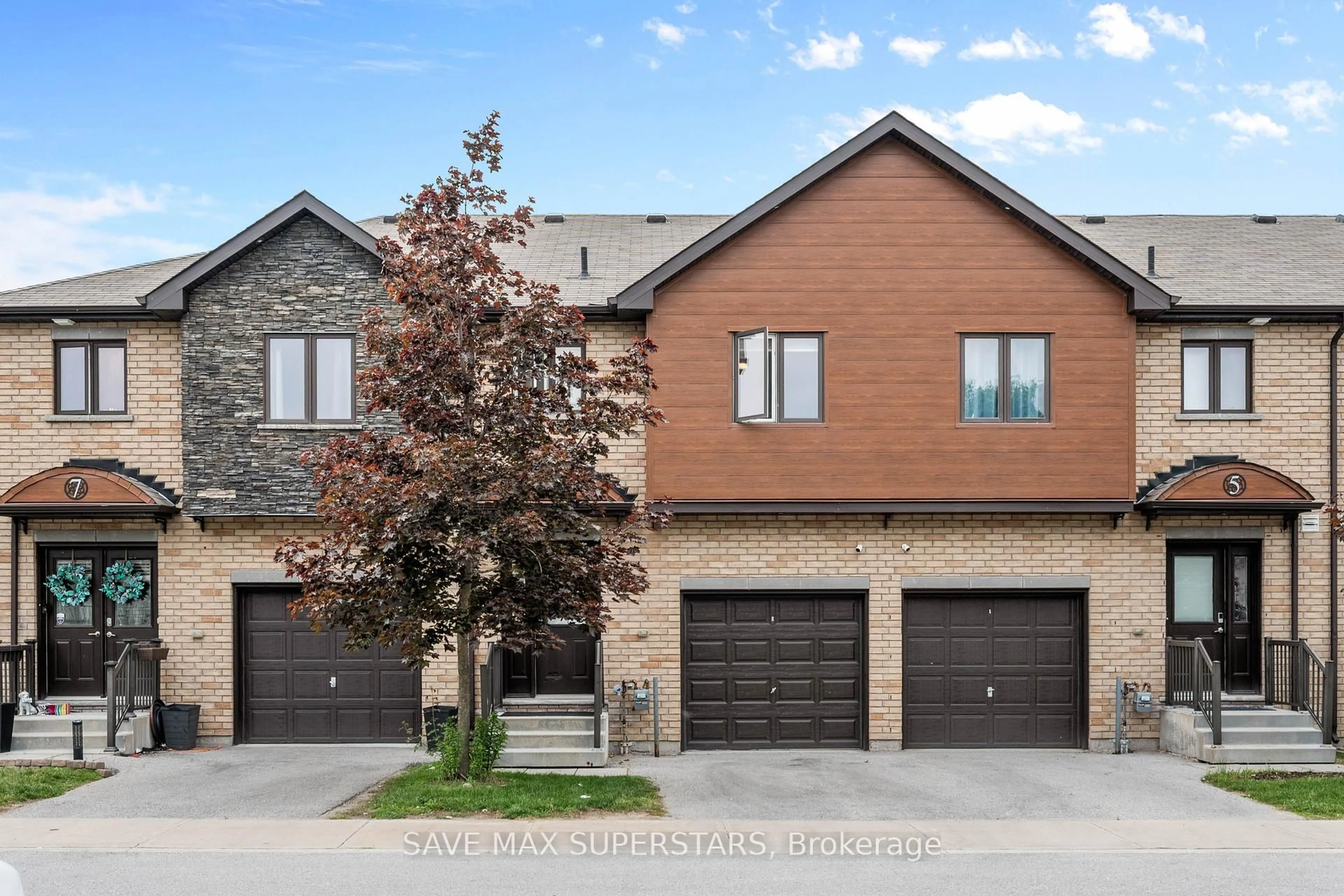 Home with brick exterior material, street for 29 MADELAINE Dr #6, Barrie Ontario L9J 0G8