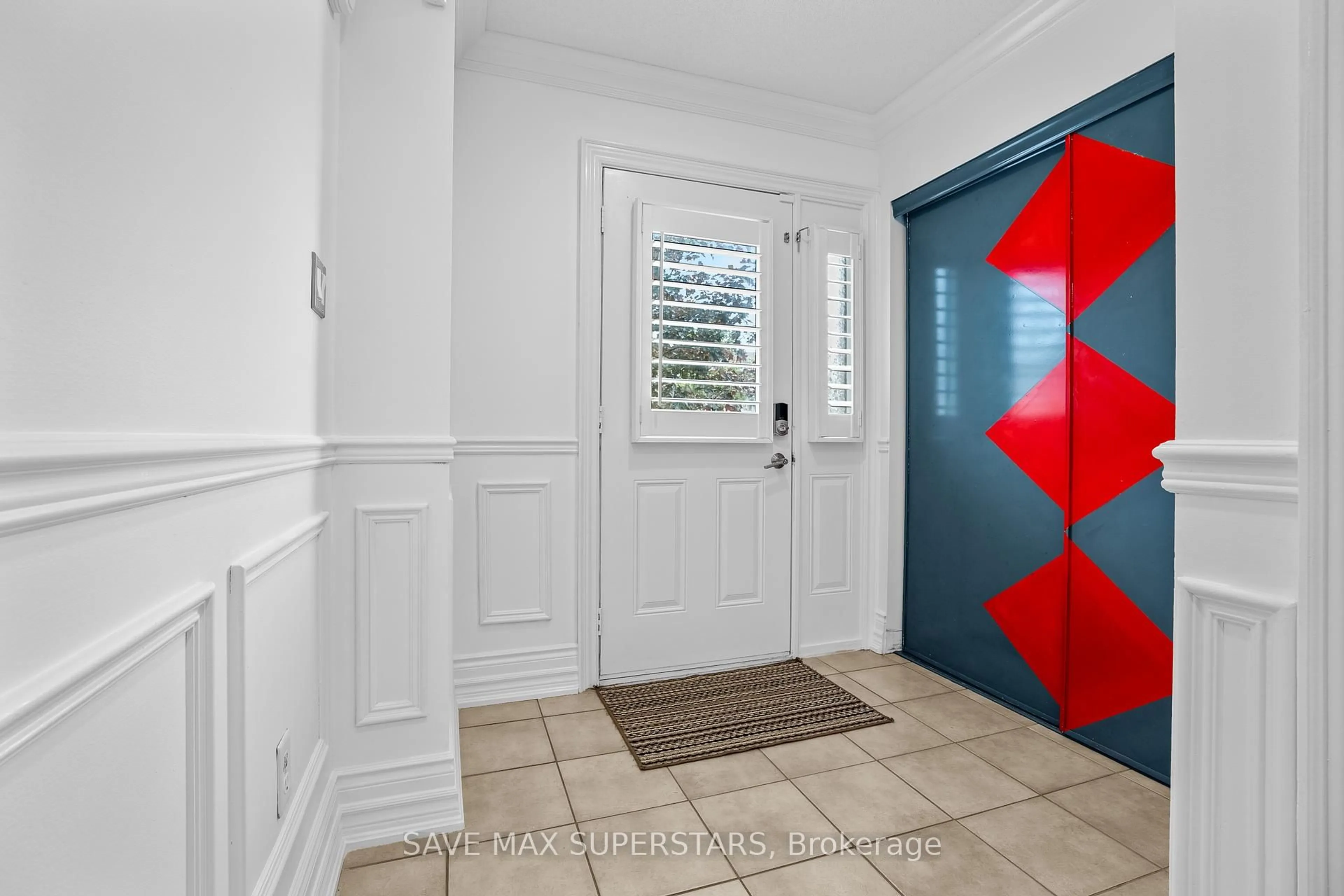 Indoor entryway for 29 MADELAINE Dr #6, Barrie Ontario L9J 0G8