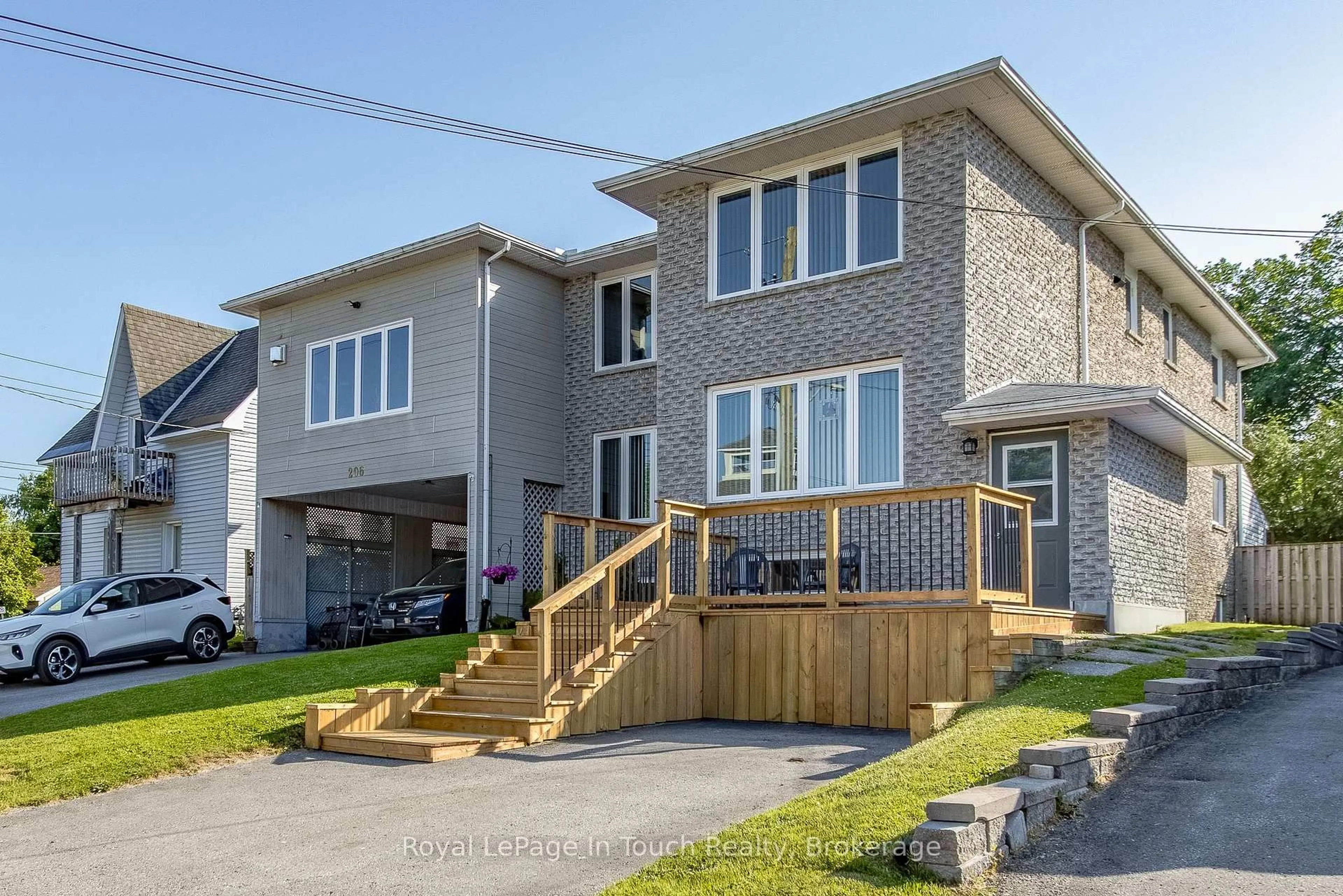 Unknown for 206 Lindsay St, Midland Ontario L4R 2T9
