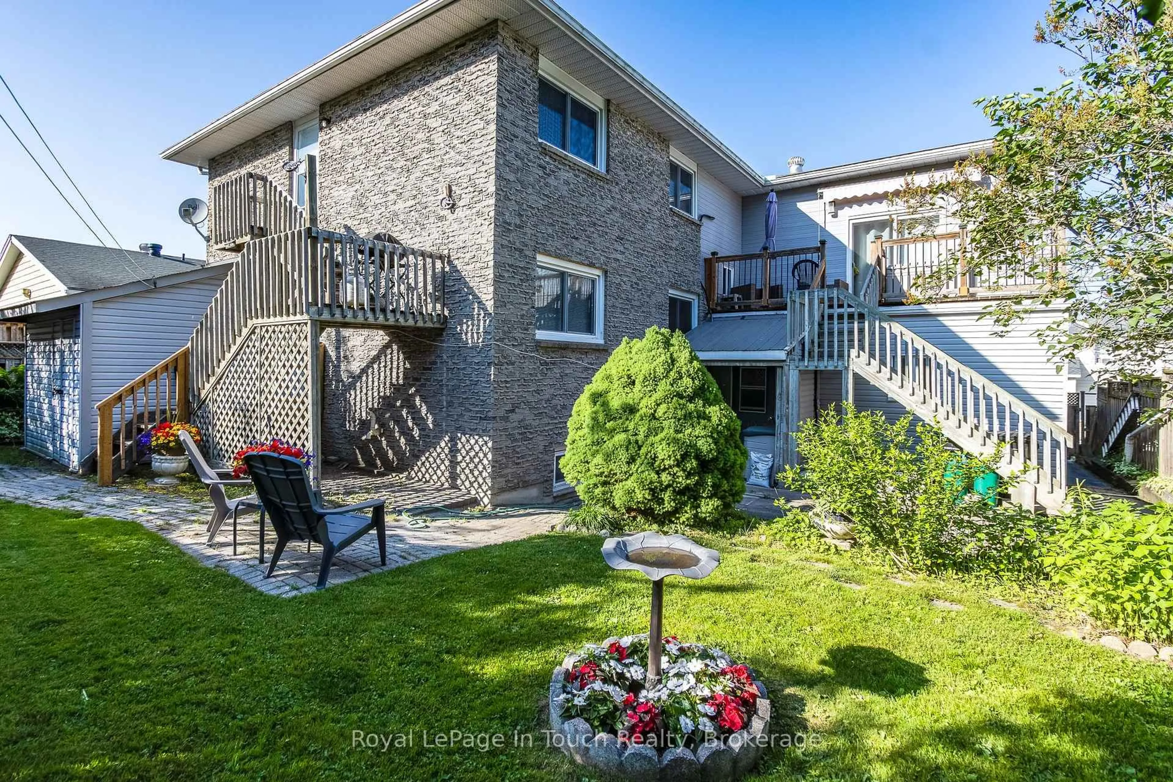 Patio, unknown for 206 Lindsay St, Midland Ontario L4R 2T9